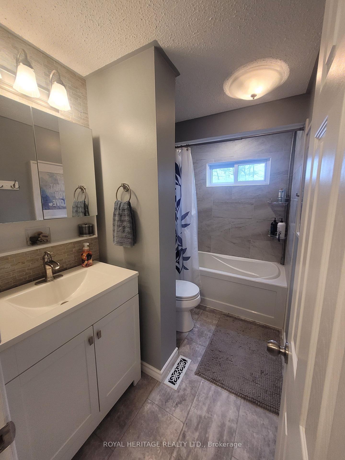 Photo 22 of 681 Athol Street E, Oshawa, Donevan — HOMEH
