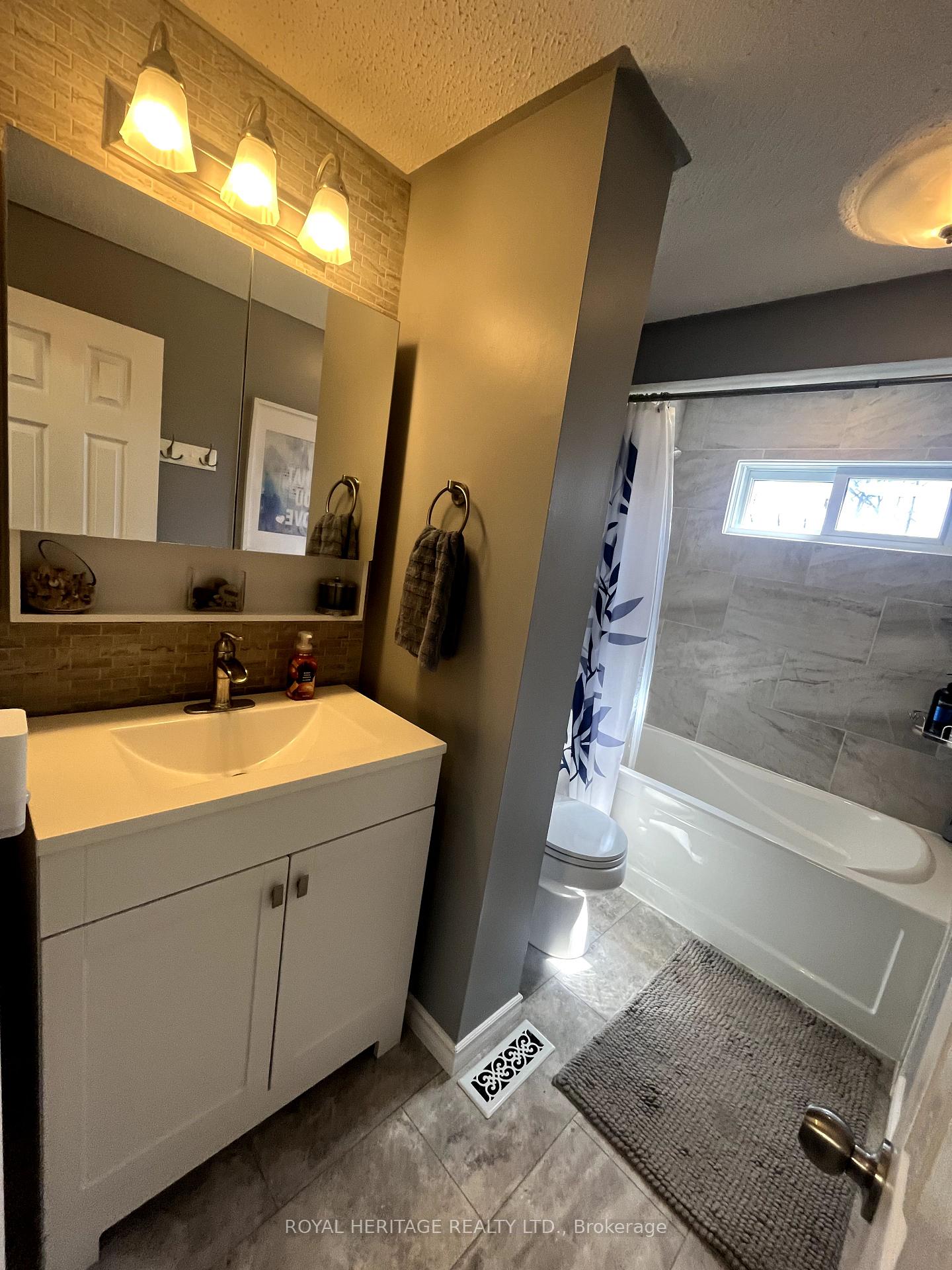 Photo 23 of 681 Athol Street E, Oshawa, Donevan — HOMEH