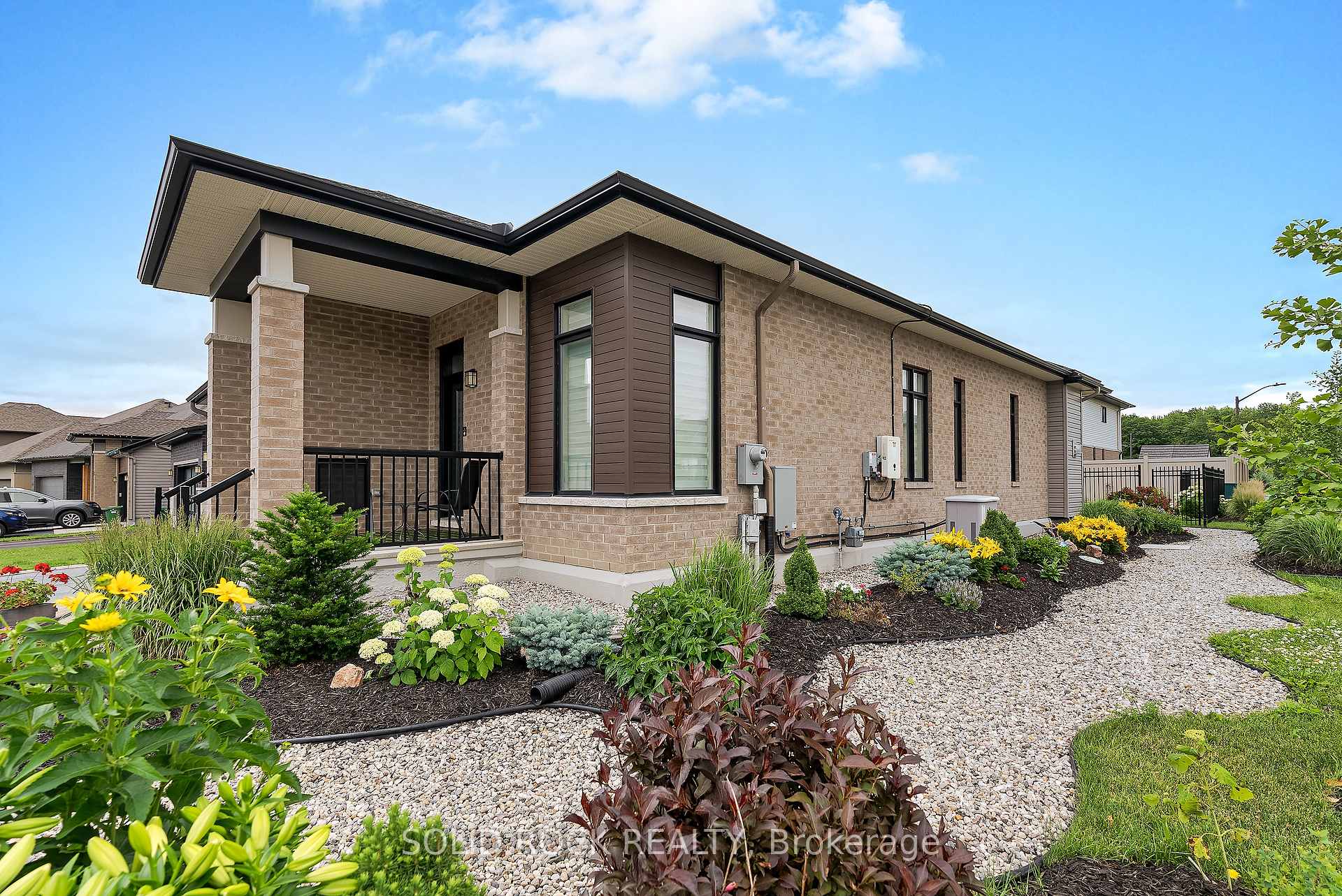 Photo 4 of 135 Pathfinder Way, Ottawa, Riverside South/Gloucester Glen — HOMEH