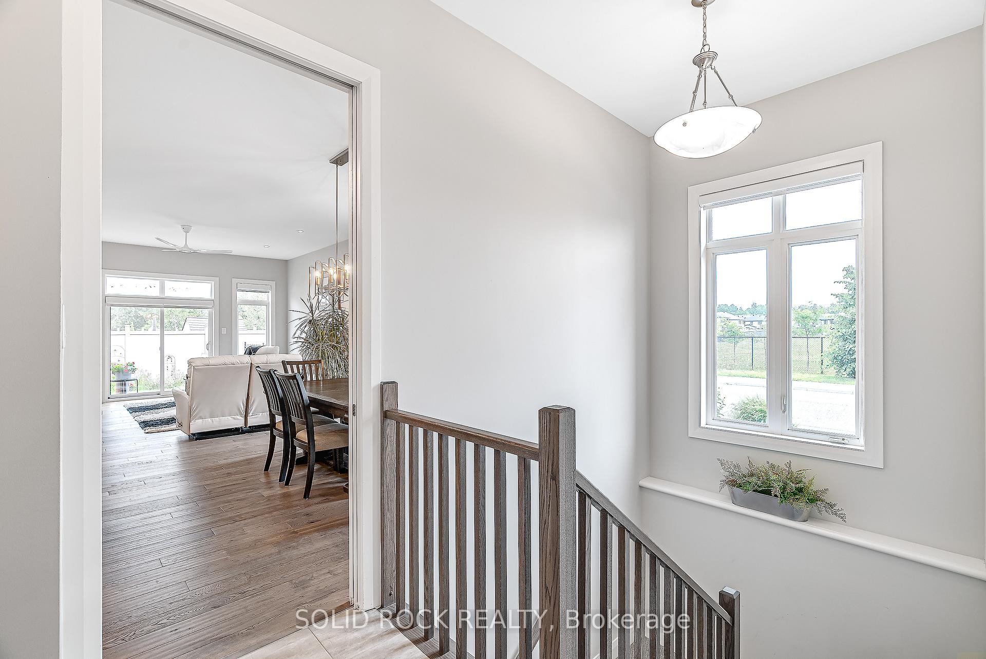 Photo 10 of 135 Pathfinder Way, Ottawa, Riverside South/Gloucester Glen — HOMEH