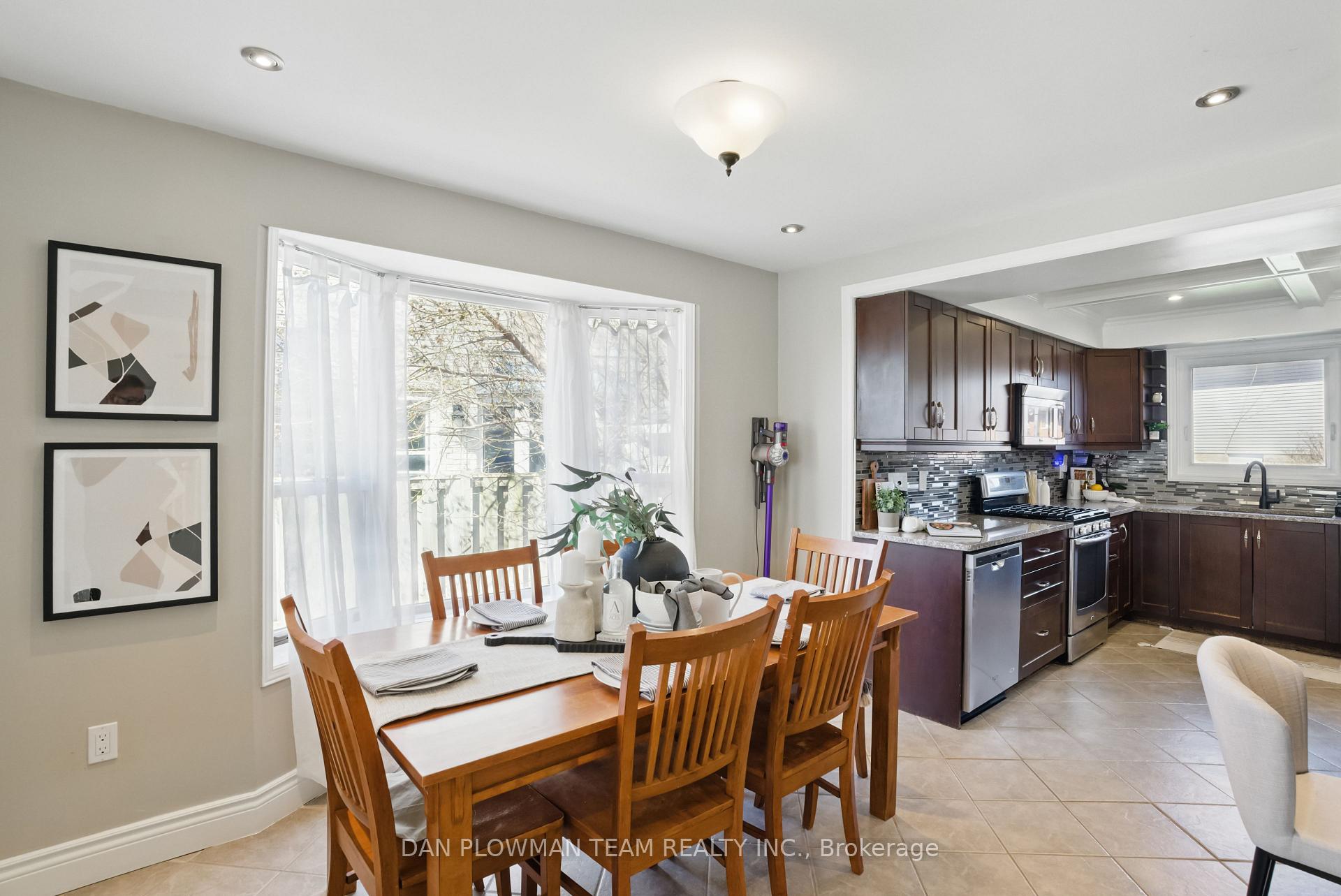 Photo 7 of 134 Hialeah Crescent, Whitby, Blue Grass Meadows — HOMEH