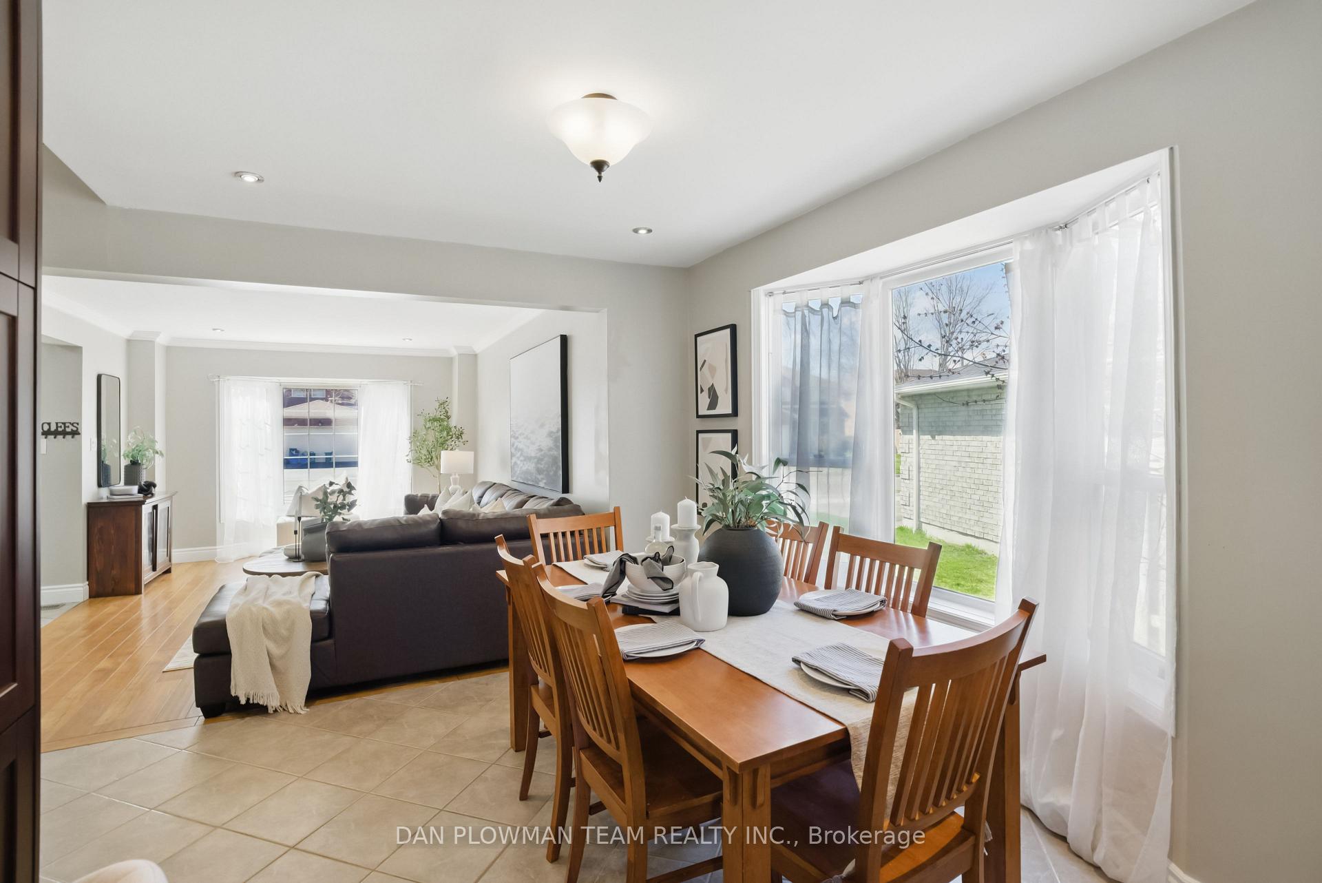 Photo 8 of 134 Hialeah Crescent, Whitby, Blue Grass Meadows — HOMEH