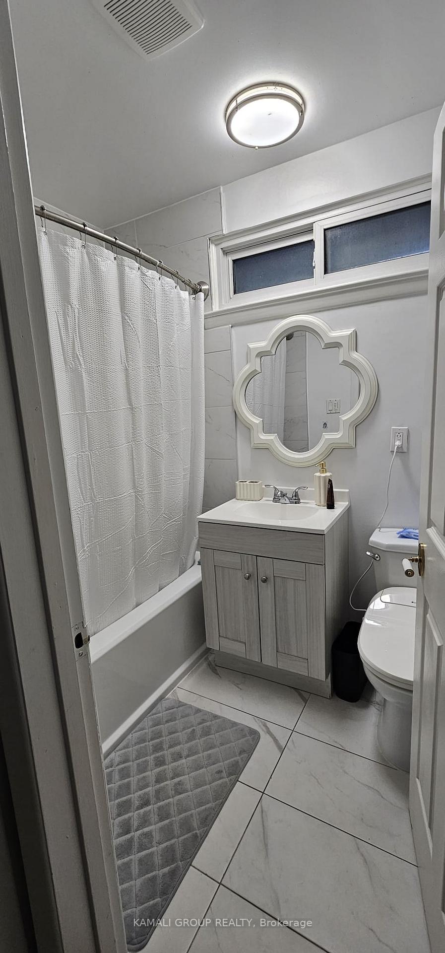 Photo 17 of 35 Starlight Crescent, Richmond Hill, Mill Pond — HOMEH