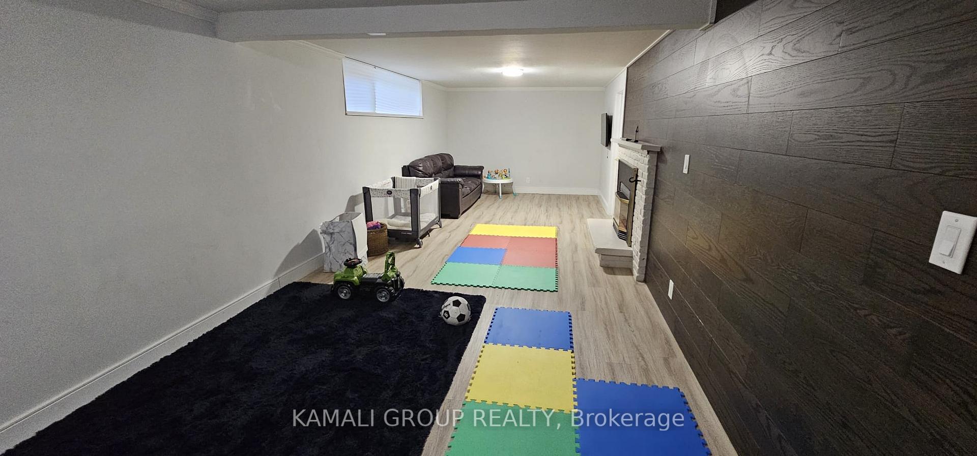 Photo 19 of 35 Starlight Crescent, Richmond Hill, Mill Pond — HOMEH