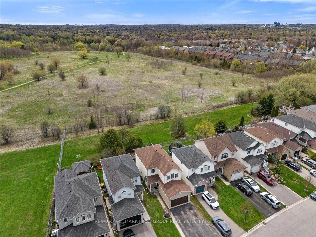 Photo 4 of 1035 Grandlea Court, Oshawa, Pinecrest — HOMEH