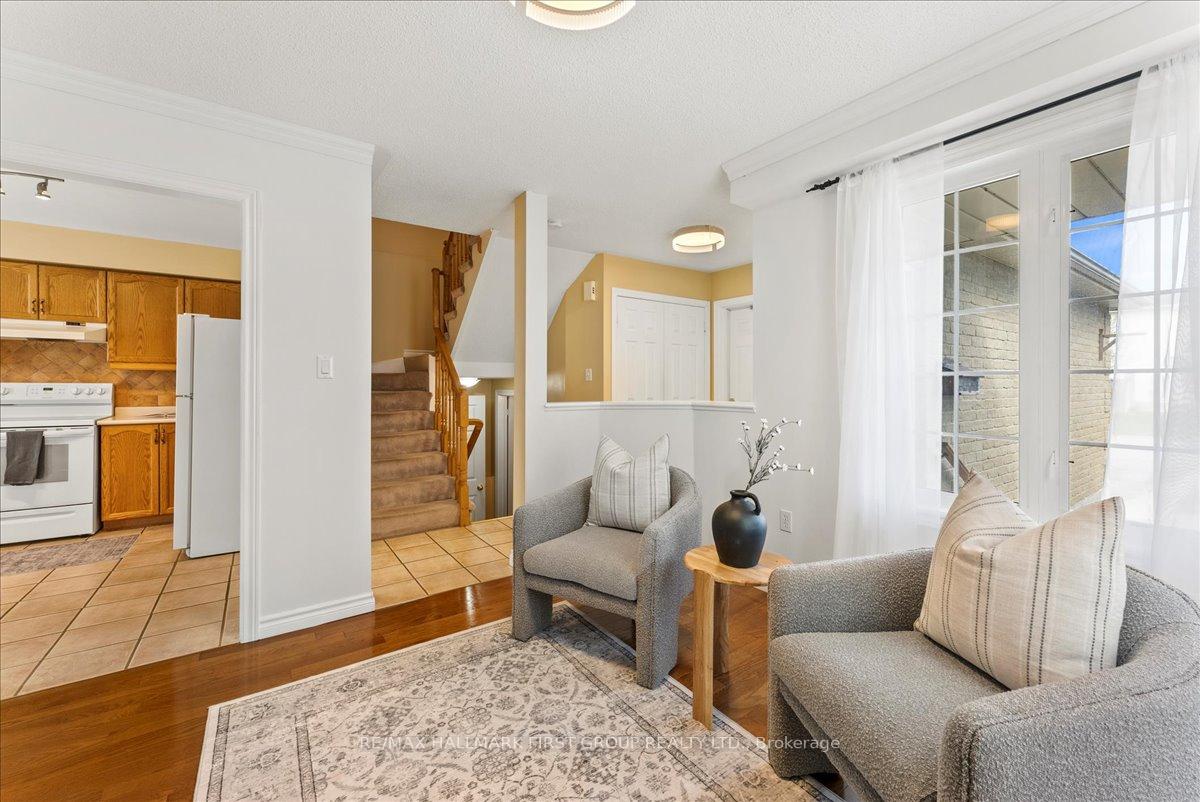 Photo 10 of 1035 Grandlea Court, Oshawa, Pinecrest — HOMEH