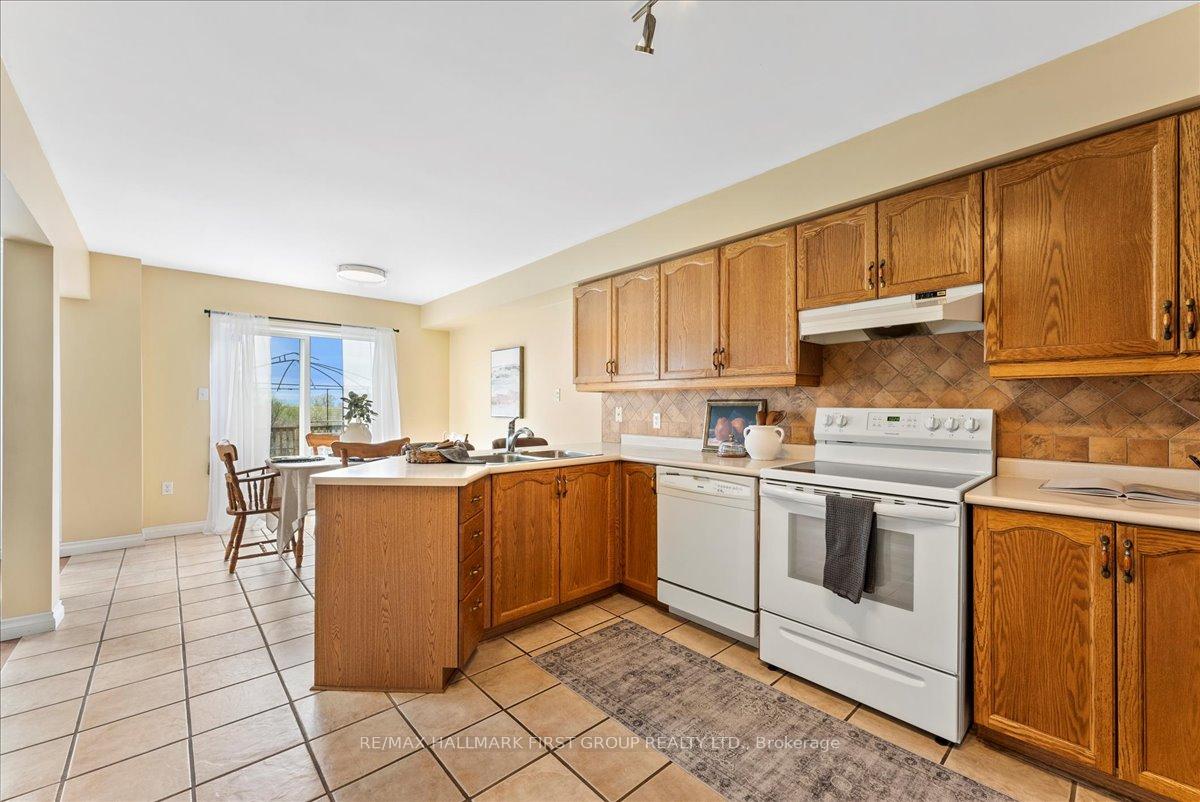 Photo 11 of 1035 Grandlea Court, Oshawa, Pinecrest — HOMEH