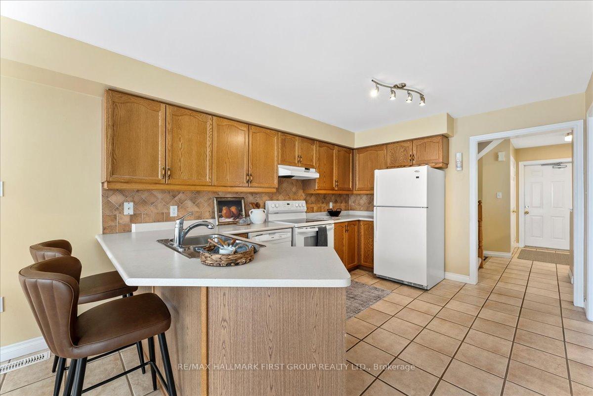 Photo 13 of 1035 Grandlea Court, Oshawa, Pinecrest — HOMEH