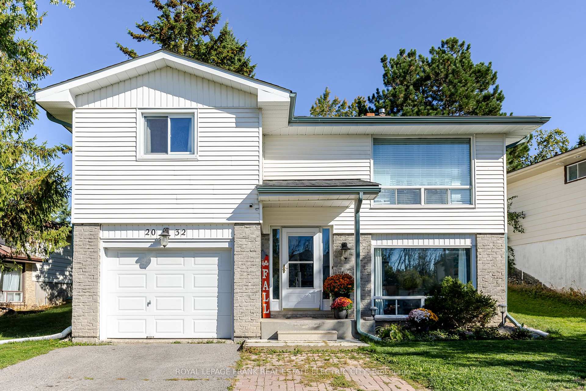 Photo 1 of 2032 Walker Avenue, Peterborough, Ashburnham Ward 4 — HOMEH