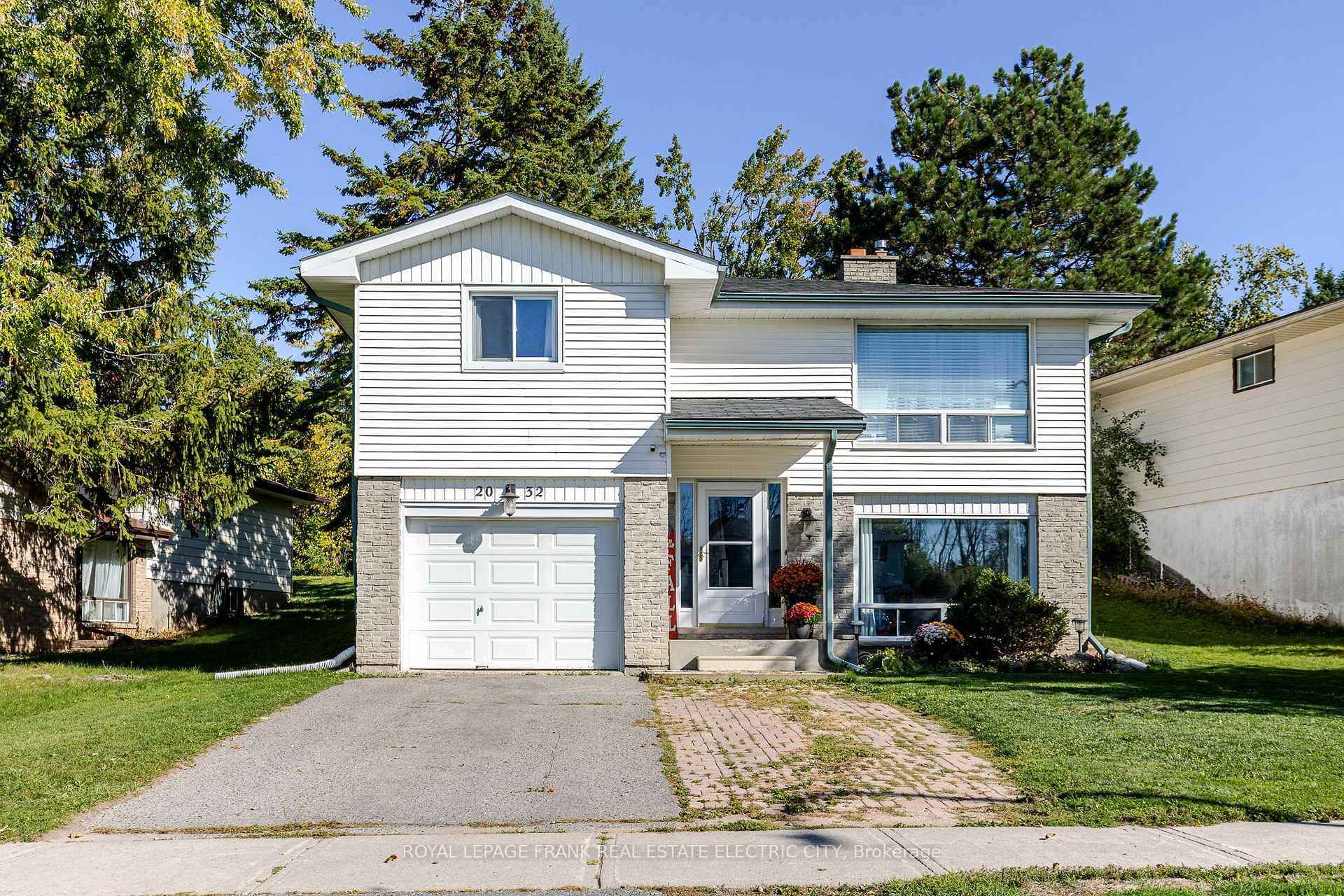 Photo 2 of 2032 Walker Avenue, Peterborough, Ashburnham Ward 4 — HOMEH