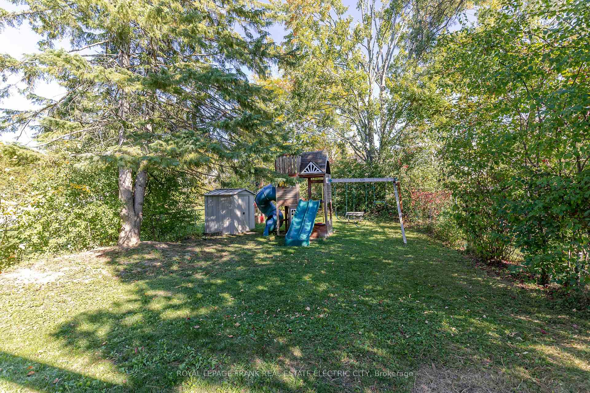 Photo 44 of 2032 Walker Avenue, Peterborough, Ashburnham Ward 4 — HOMEH