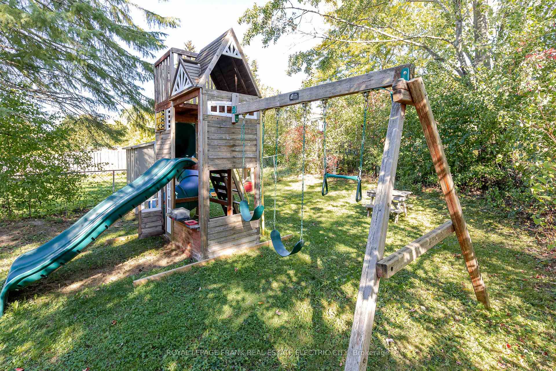 Photo 45 of 2032 Walker Avenue, Peterborough, Ashburnham Ward 4 — HOMEH