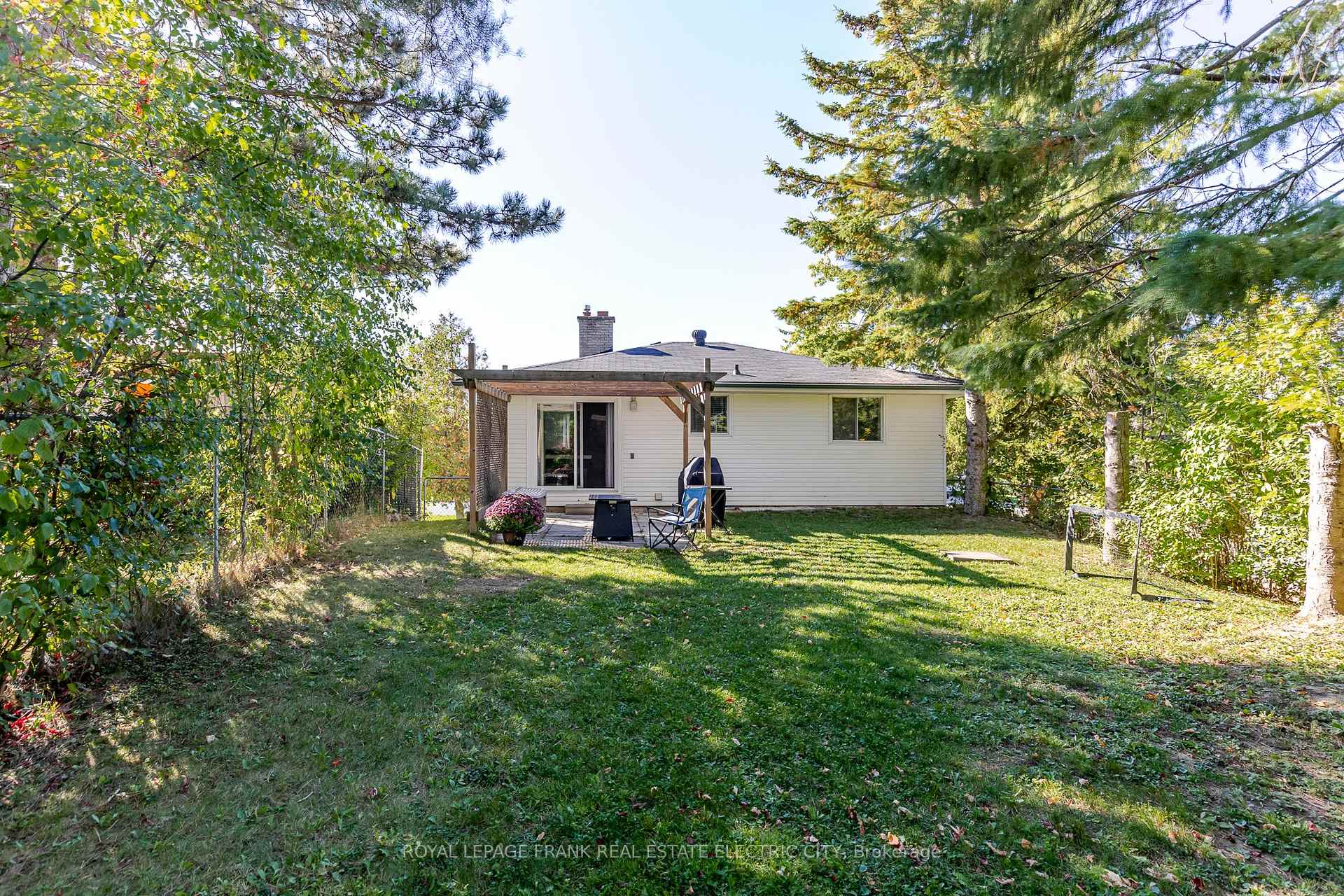 Photo 46 of 2032 Walker Avenue, Peterborough, Ashburnham Ward 4 — HOMEH