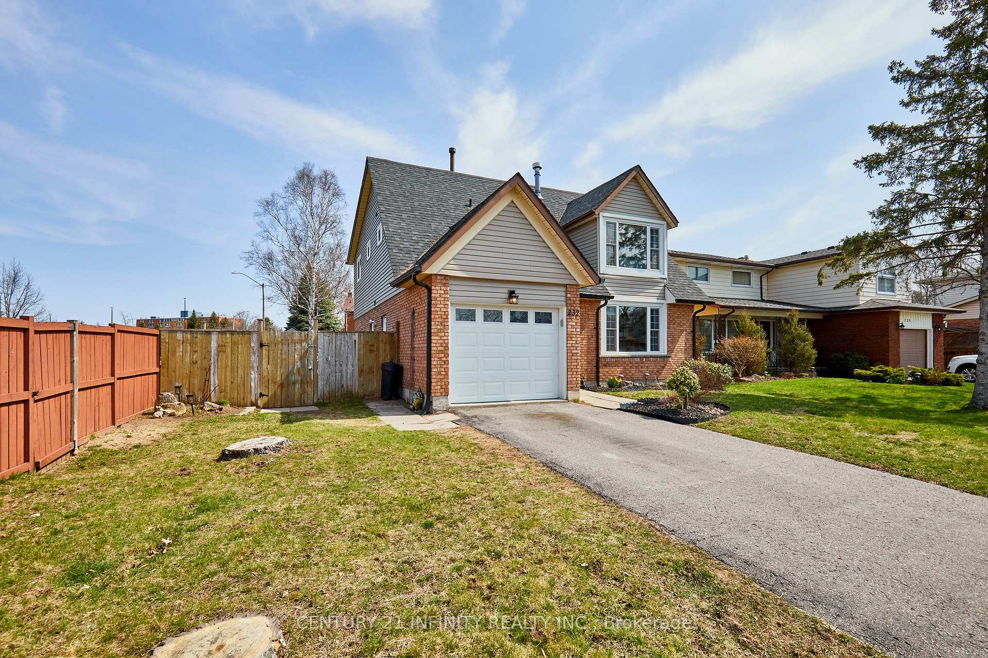 Photo 3 of 232 Iris Court, Oshawa, Centennial — HOMEH