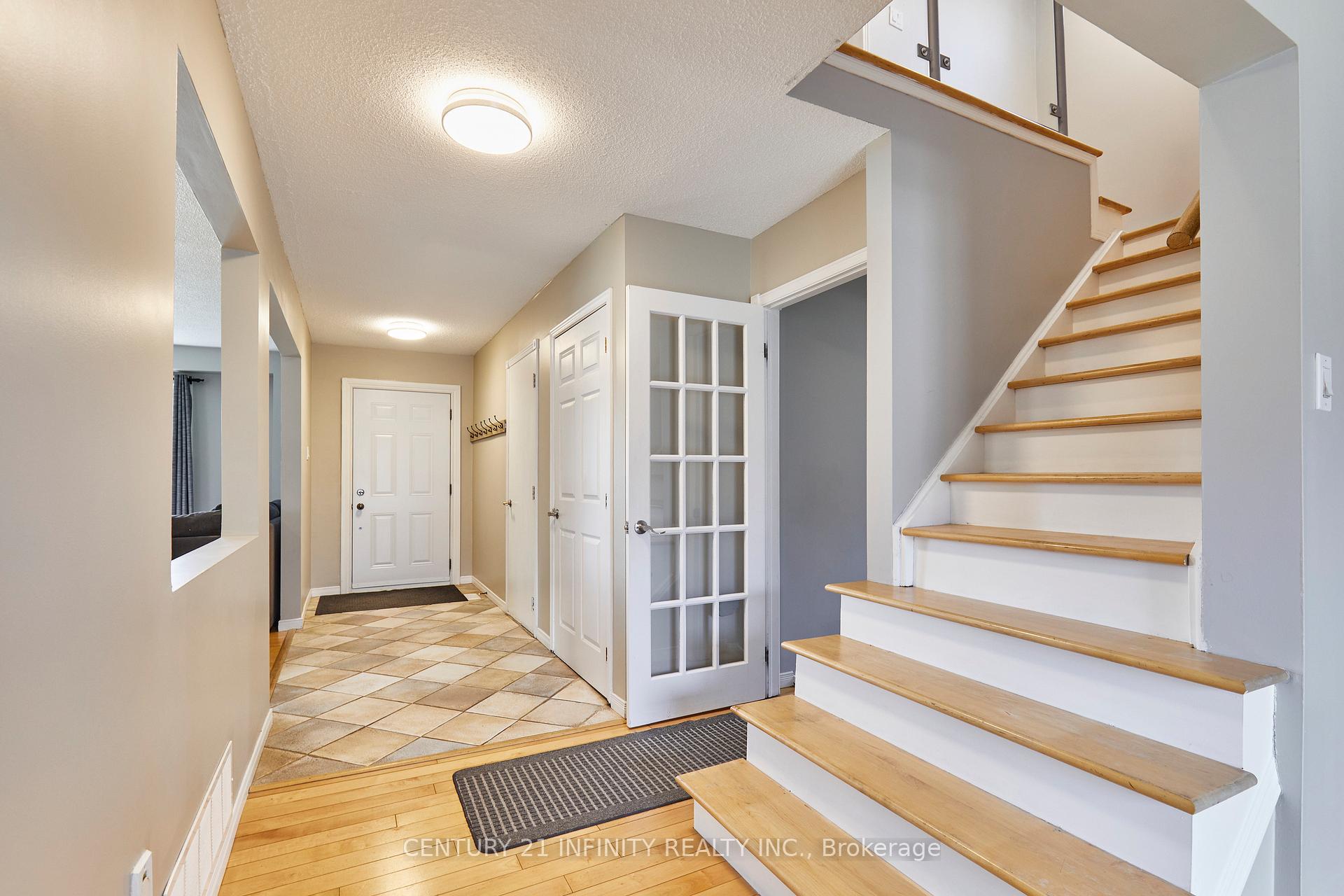 Photo 4 of 232 Iris Court, Oshawa, Centennial — HOMEH