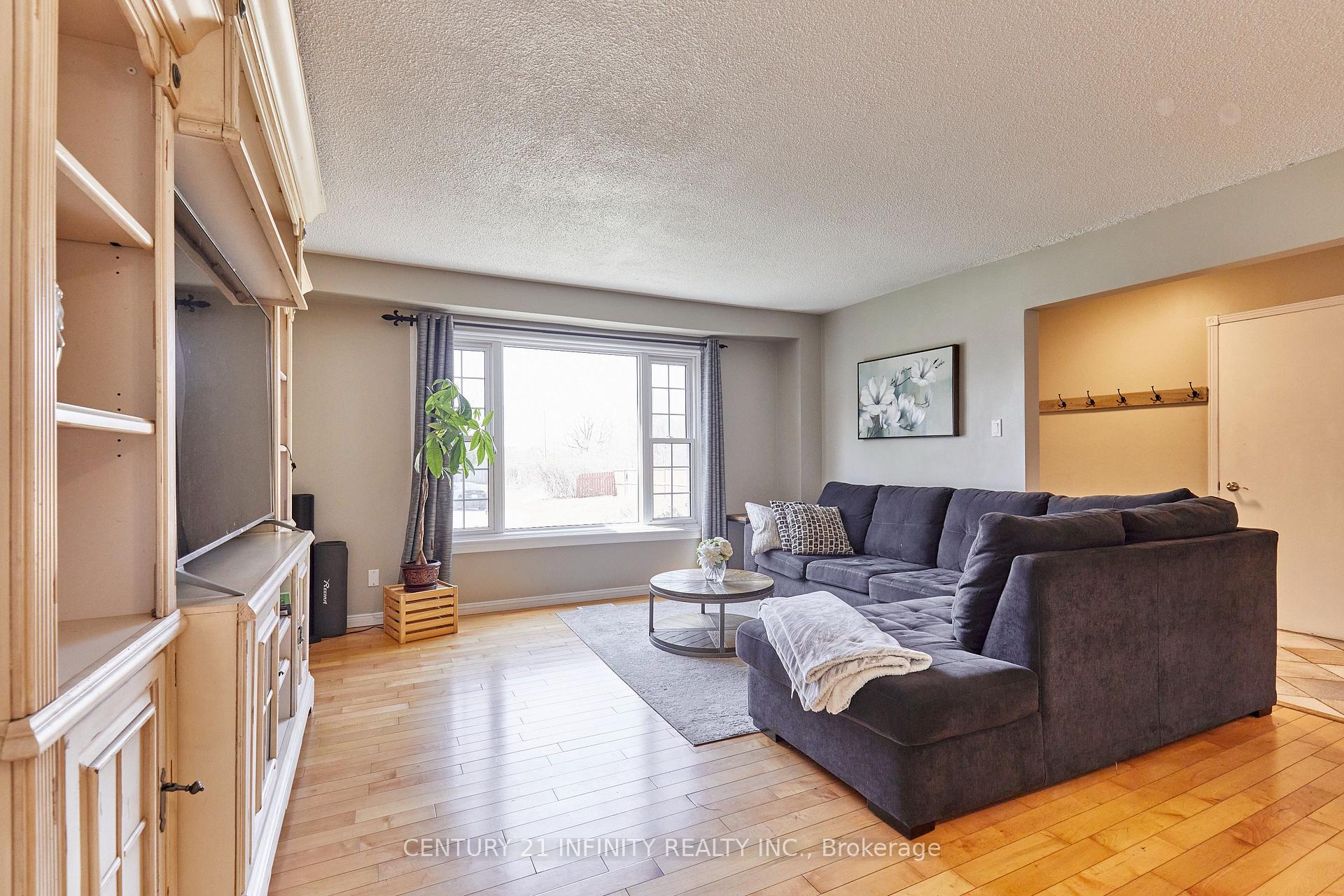 Photo 6 of 232 Iris Court, Oshawa, Centennial — HOMEH