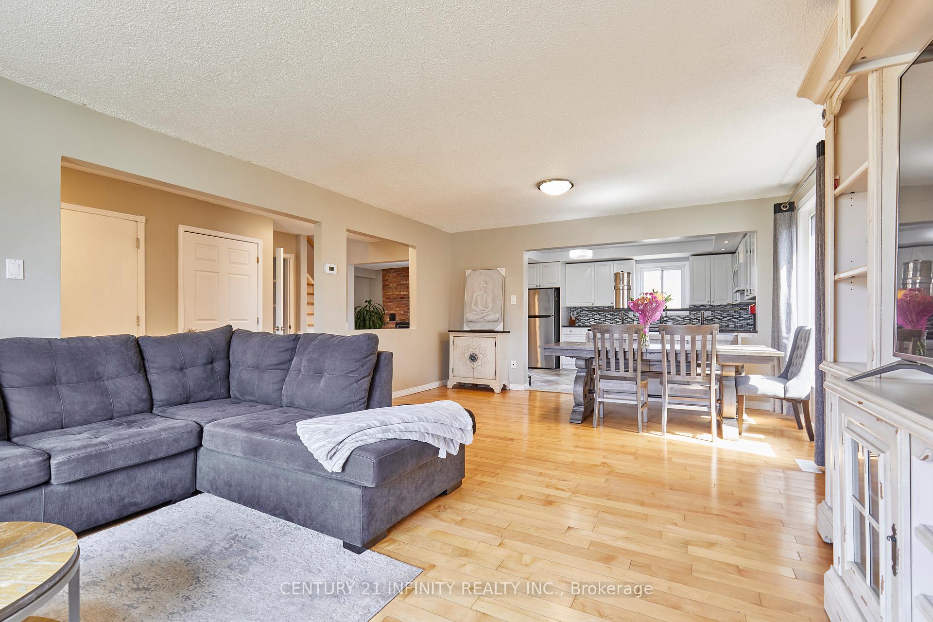 Photo 8 of 232 Iris Court, Oshawa, Centennial — HOMEH
