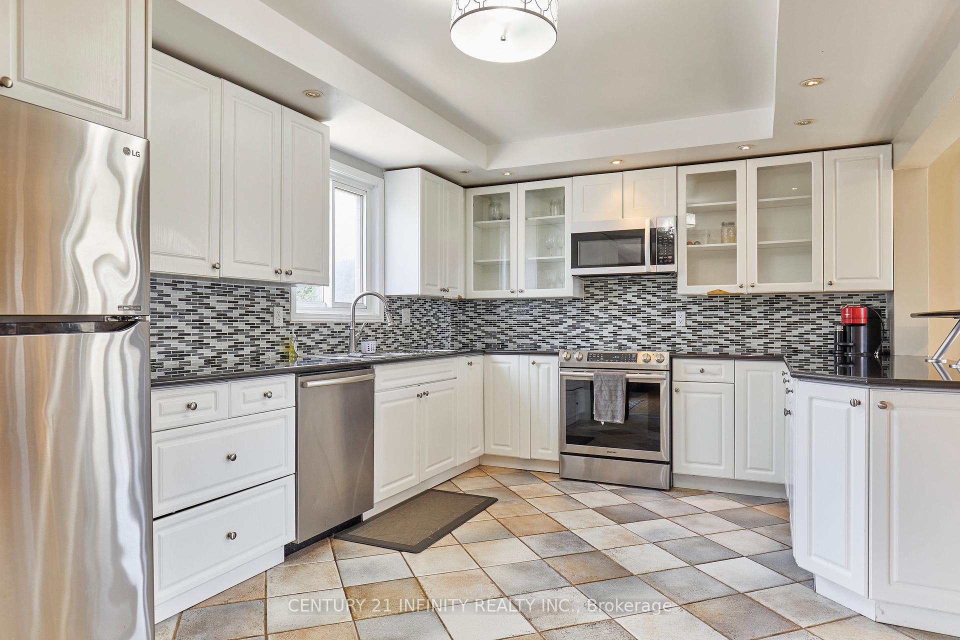 Photo 12 of 232 Iris Court, Oshawa, Centennial — HOMEH