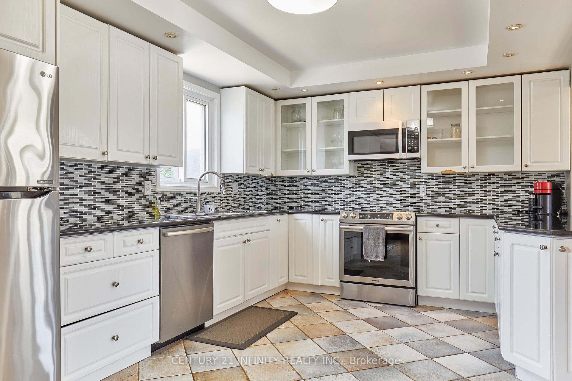 Photo 13 of 232 Iris Court, Oshawa, Centennial — HOMEH