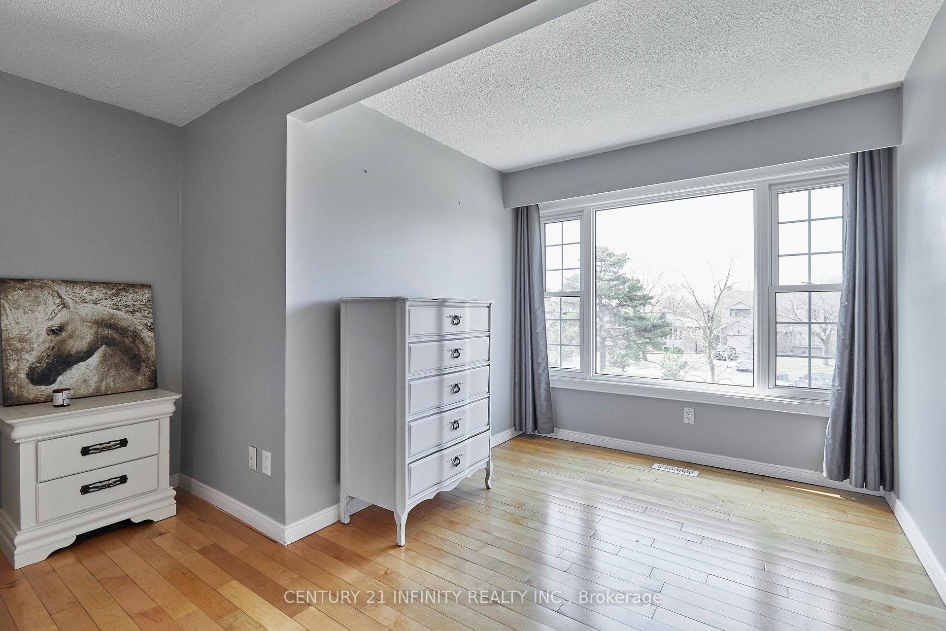 Photo 21 of 232 Iris Court, Oshawa, Centennial — HOMEH