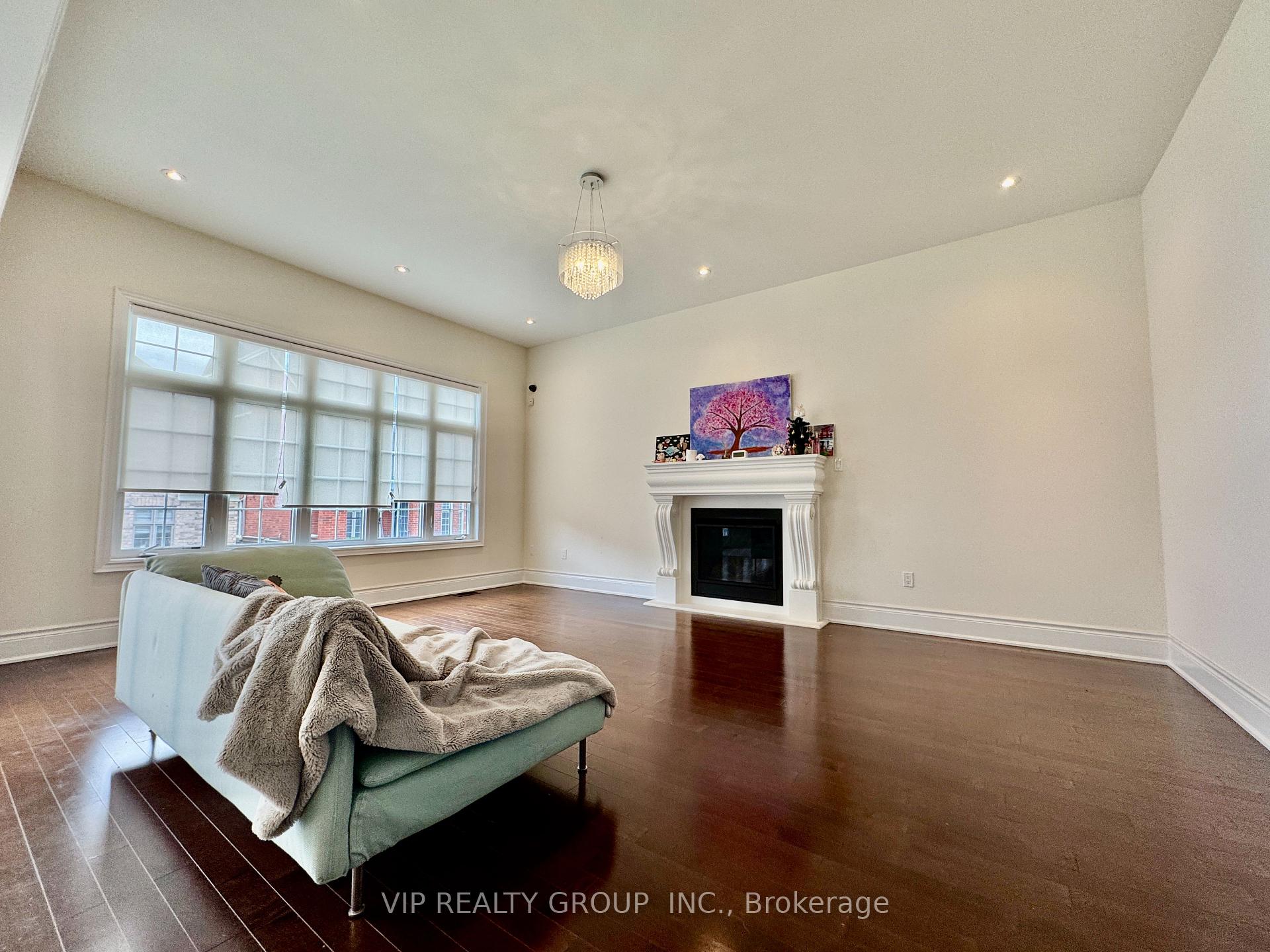 Photo 4 of 55 Yates Avenue, Vaughan, Patterson — HOMEH
