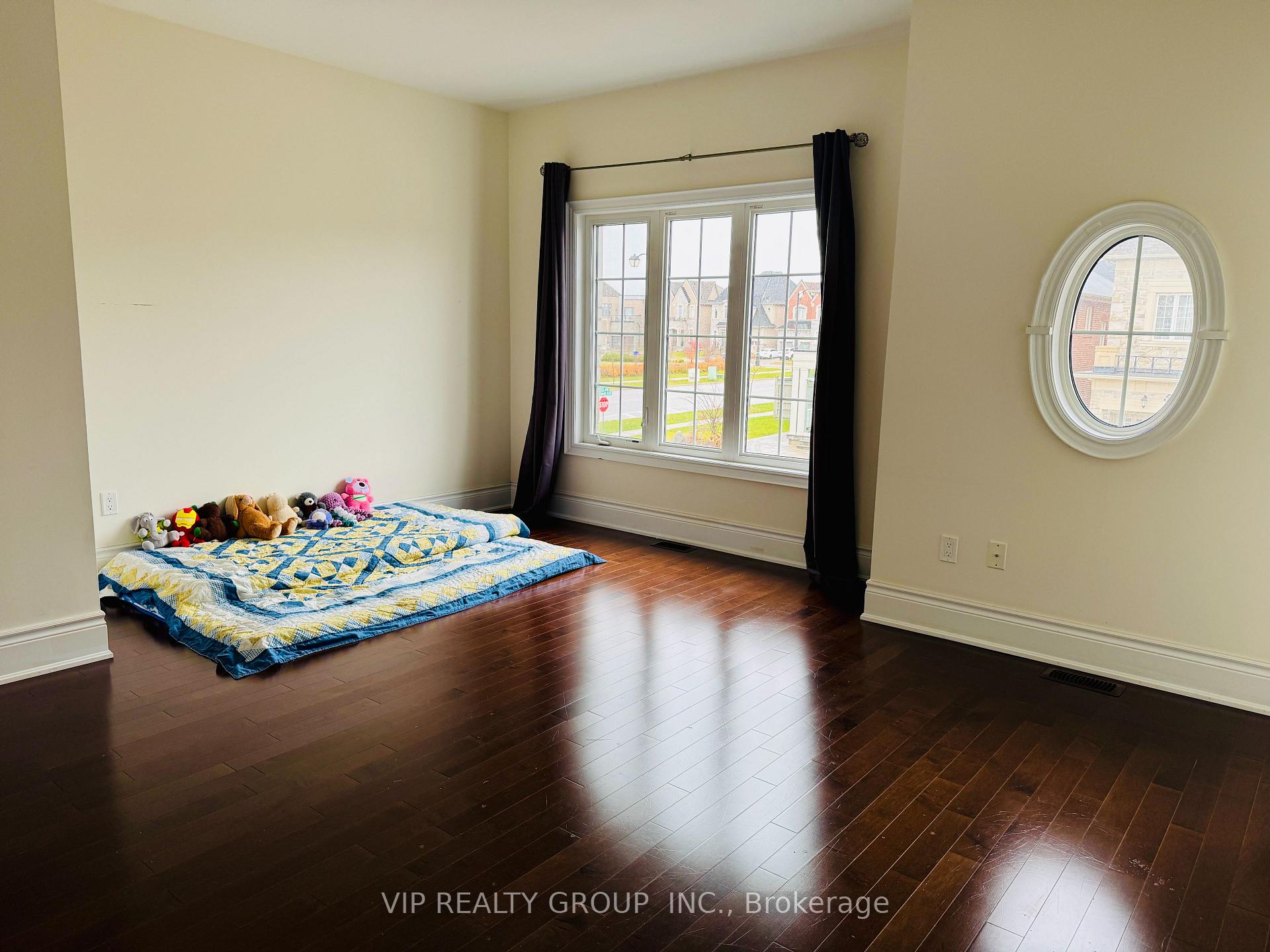 Photo 10 of 55 Yates Avenue, Vaughan, Patterson — HOMEH