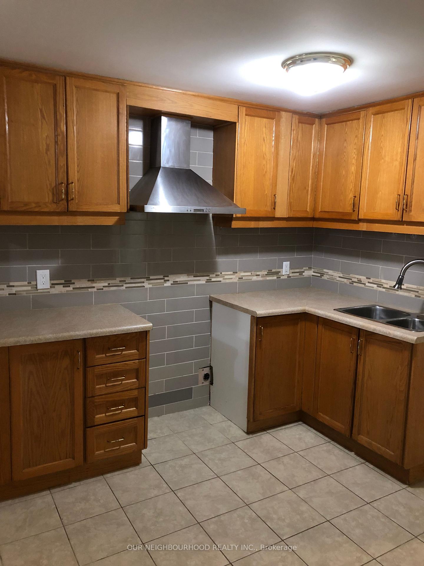 Photo 3 of Unit Lower, 216 Taunton Road W, Oshawa, Samac — HOMEH