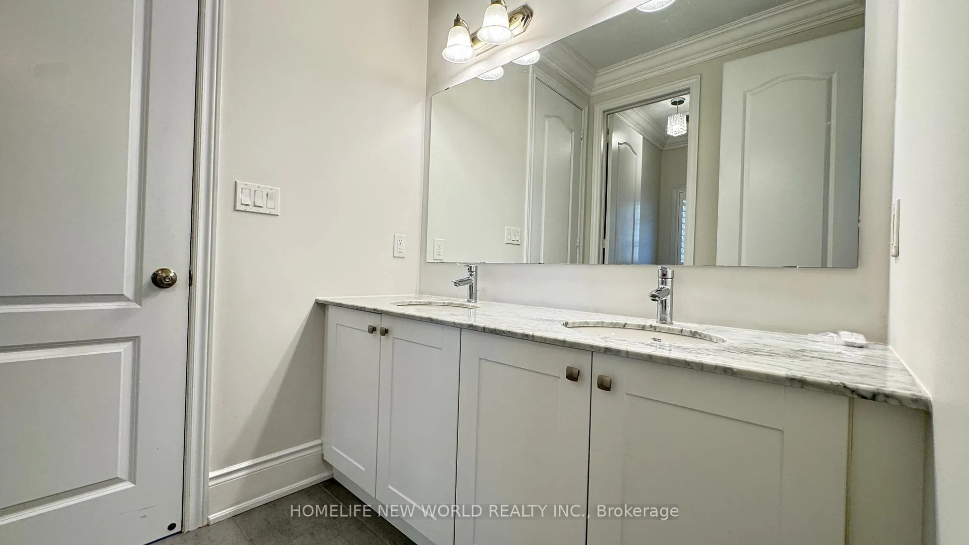 Photo 16 of 10 Ken Sinclair Crescent, Aurora, Aurora Estates — HOMEH