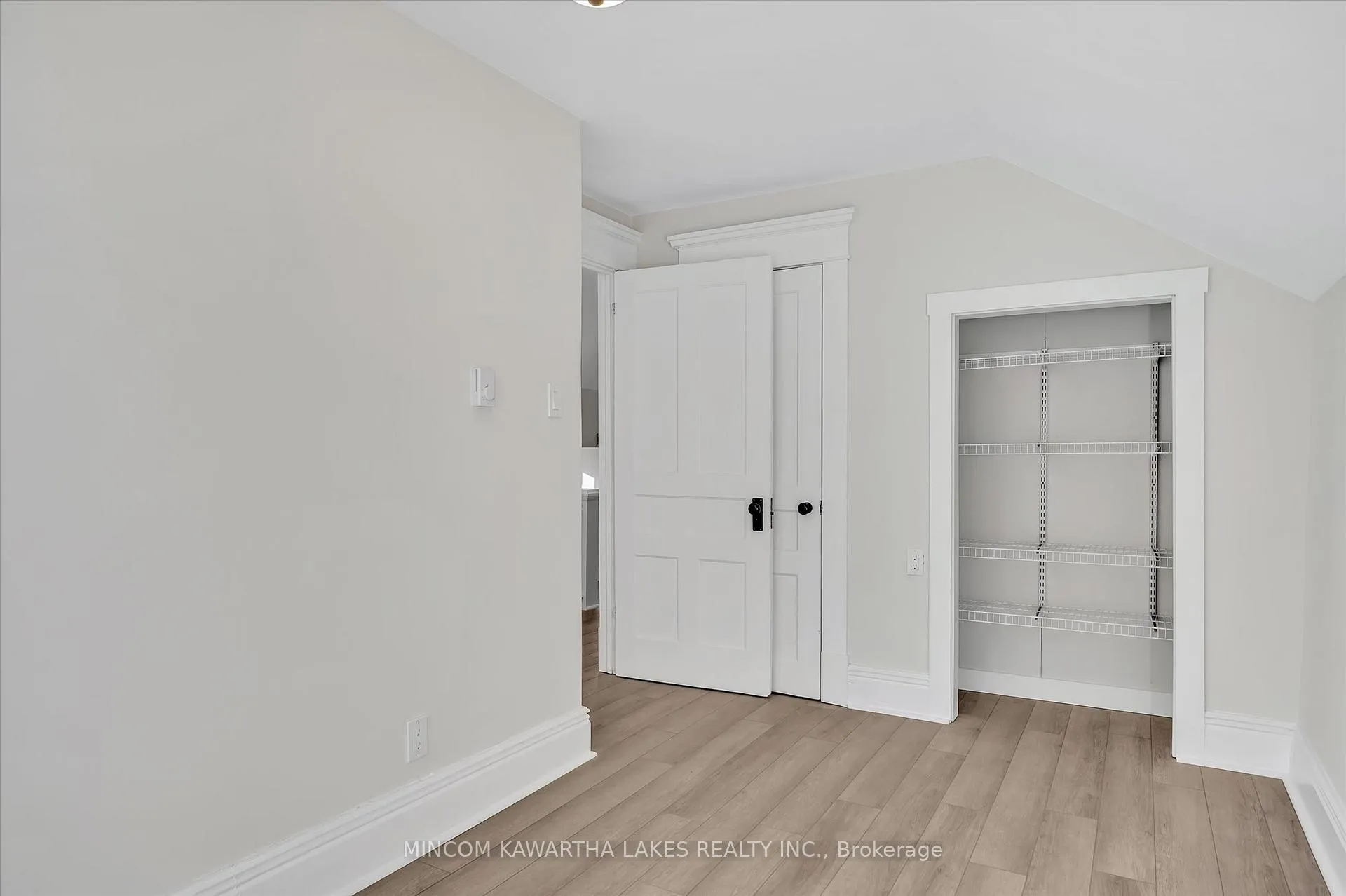 Photo 29 of 588 Wolfe Street, Peterborough, Town Ward 3 — HOMEH