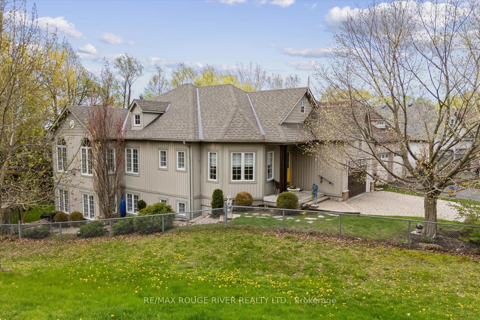 Photo 2 of 839 Greystone Court, Oshawa, Pinecrest — HOMEH