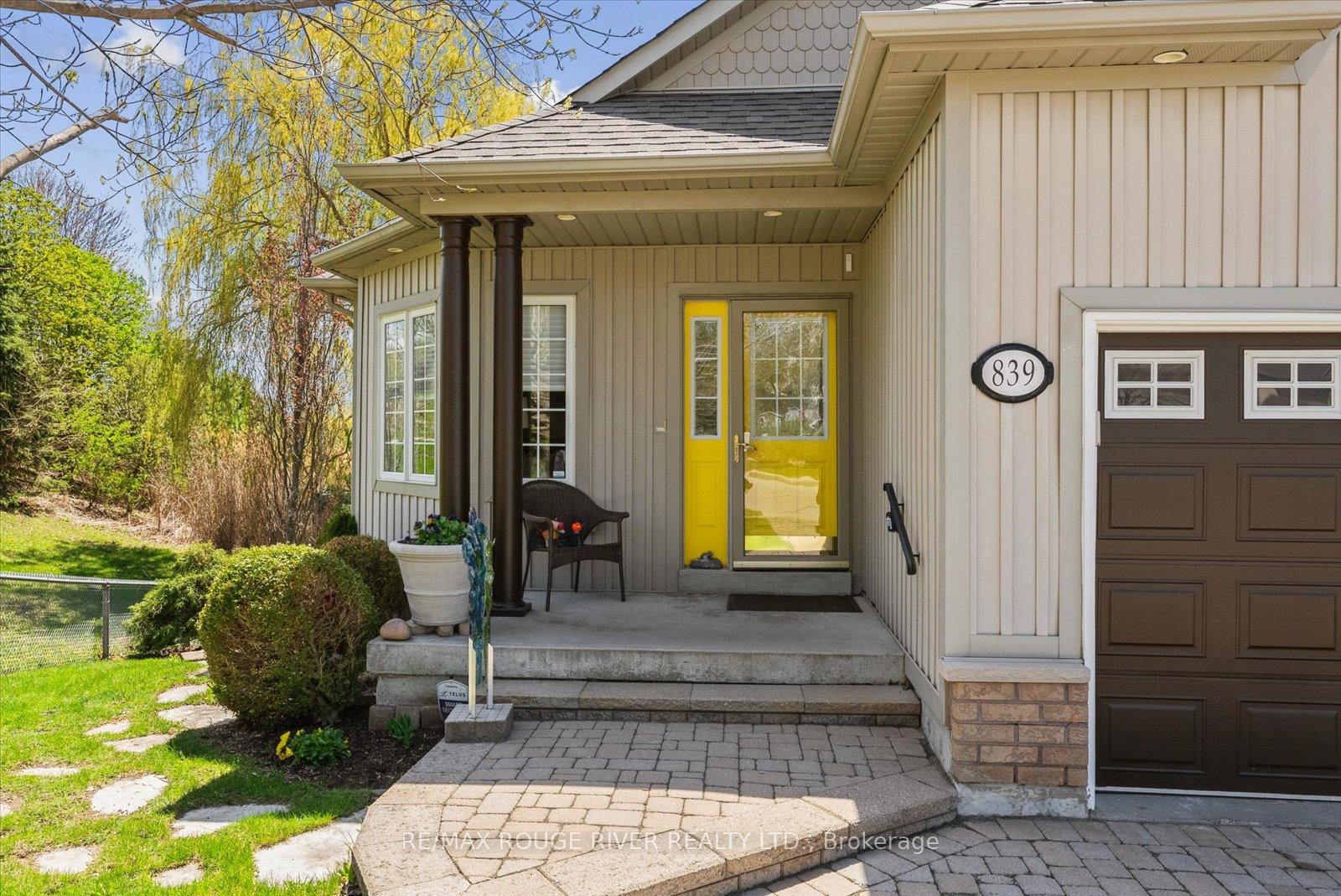 Photo 3 of 839 Greystone Court, Oshawa, Pinecrest — HOMEH