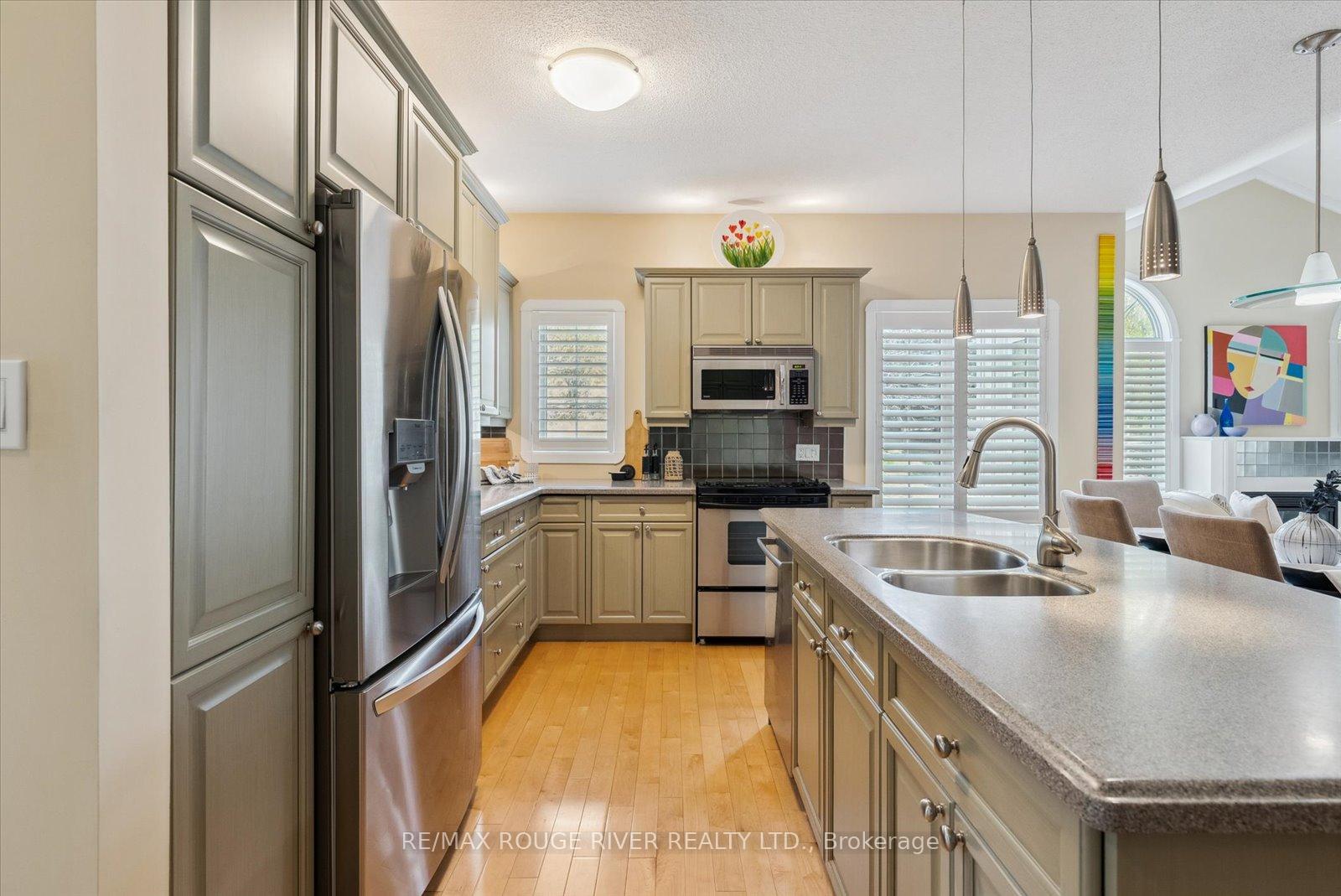 Photo 16 of 839 Greystone Court, Oshawa, Pinecrest — HOMEH