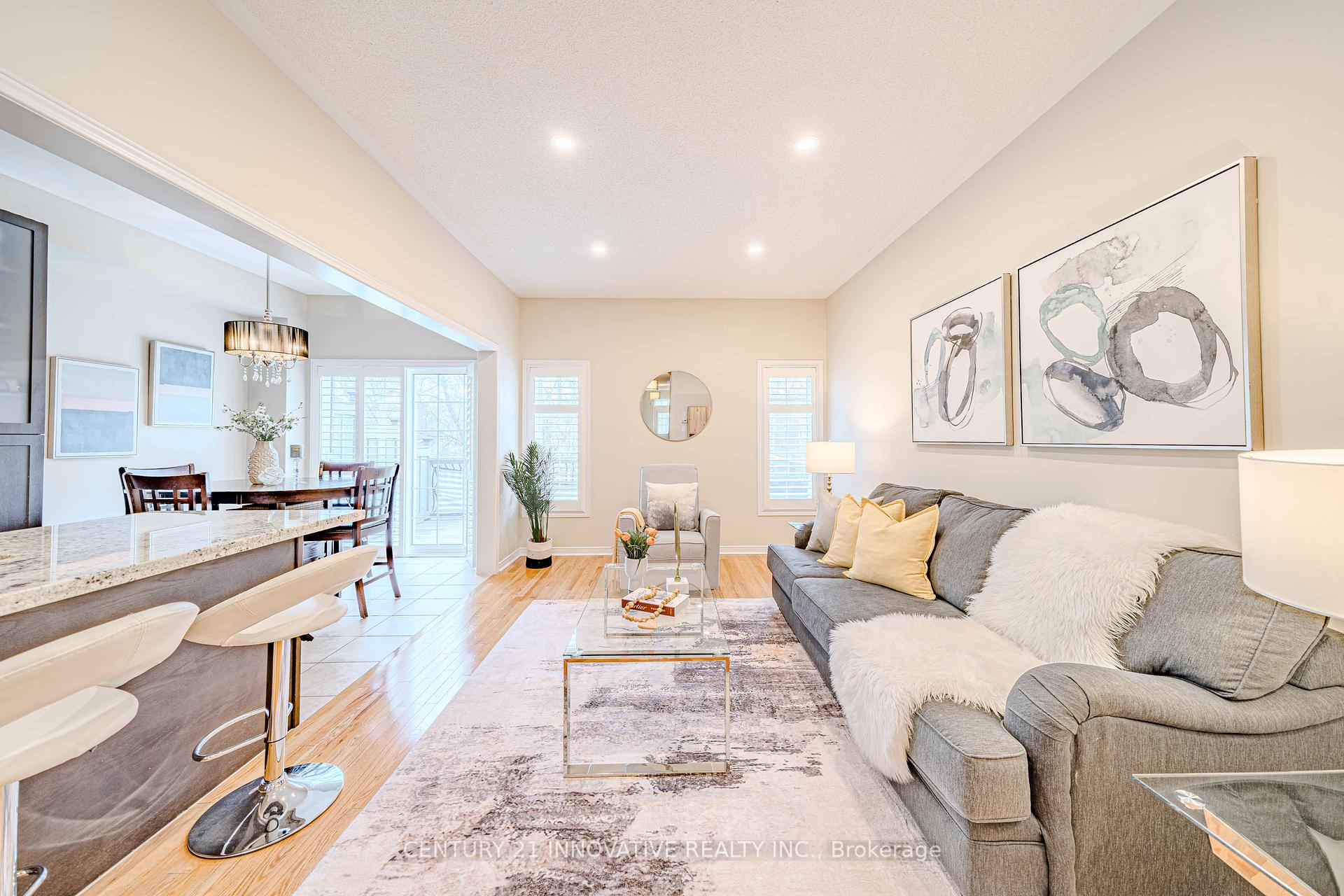 Photo 4 of 68 Gentile Circle W, Vaughan, Elder Mills — HOMEH