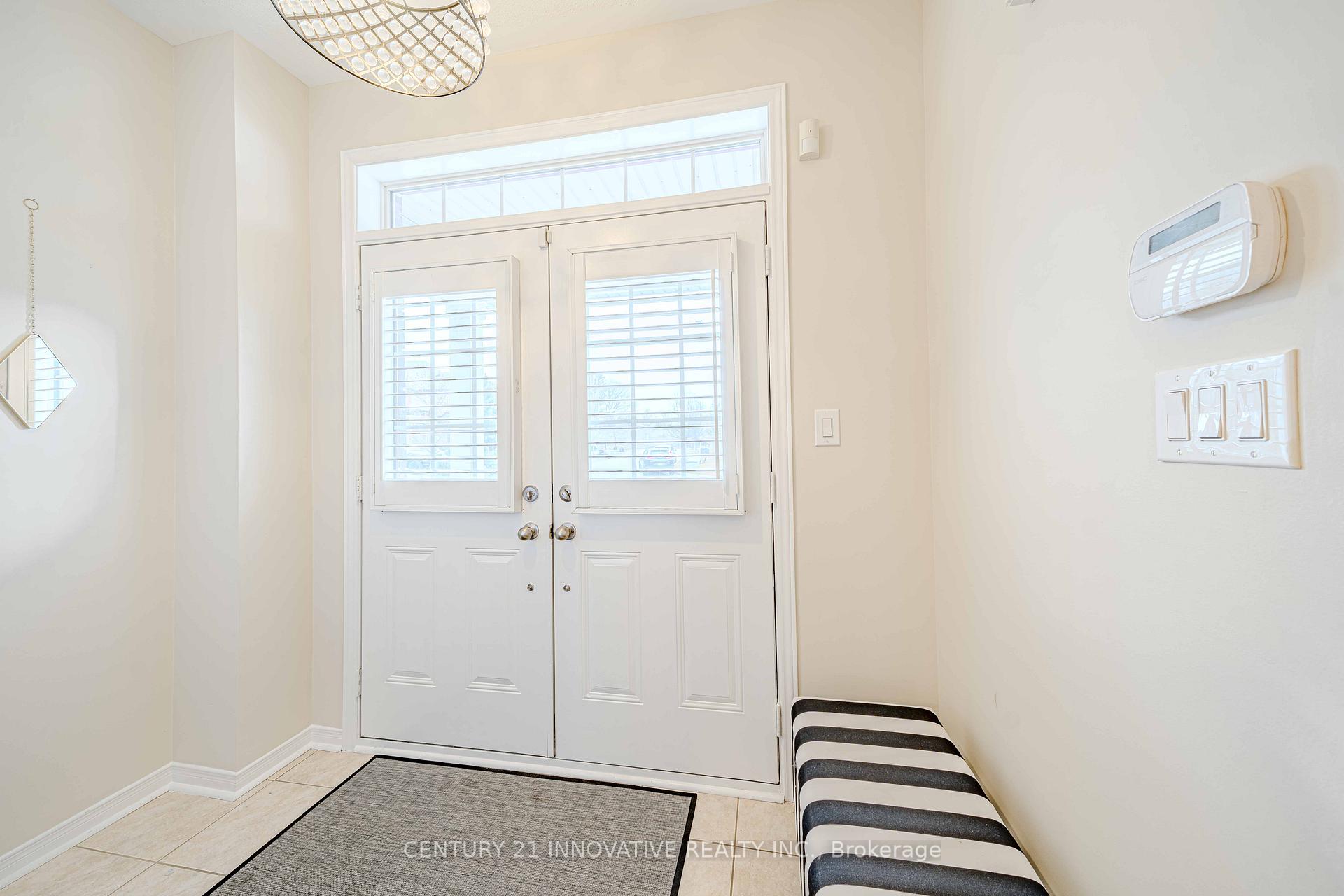 Photo 5 of 68 Gentile Circle W, Vaughan, Elder Mills — HOMEH