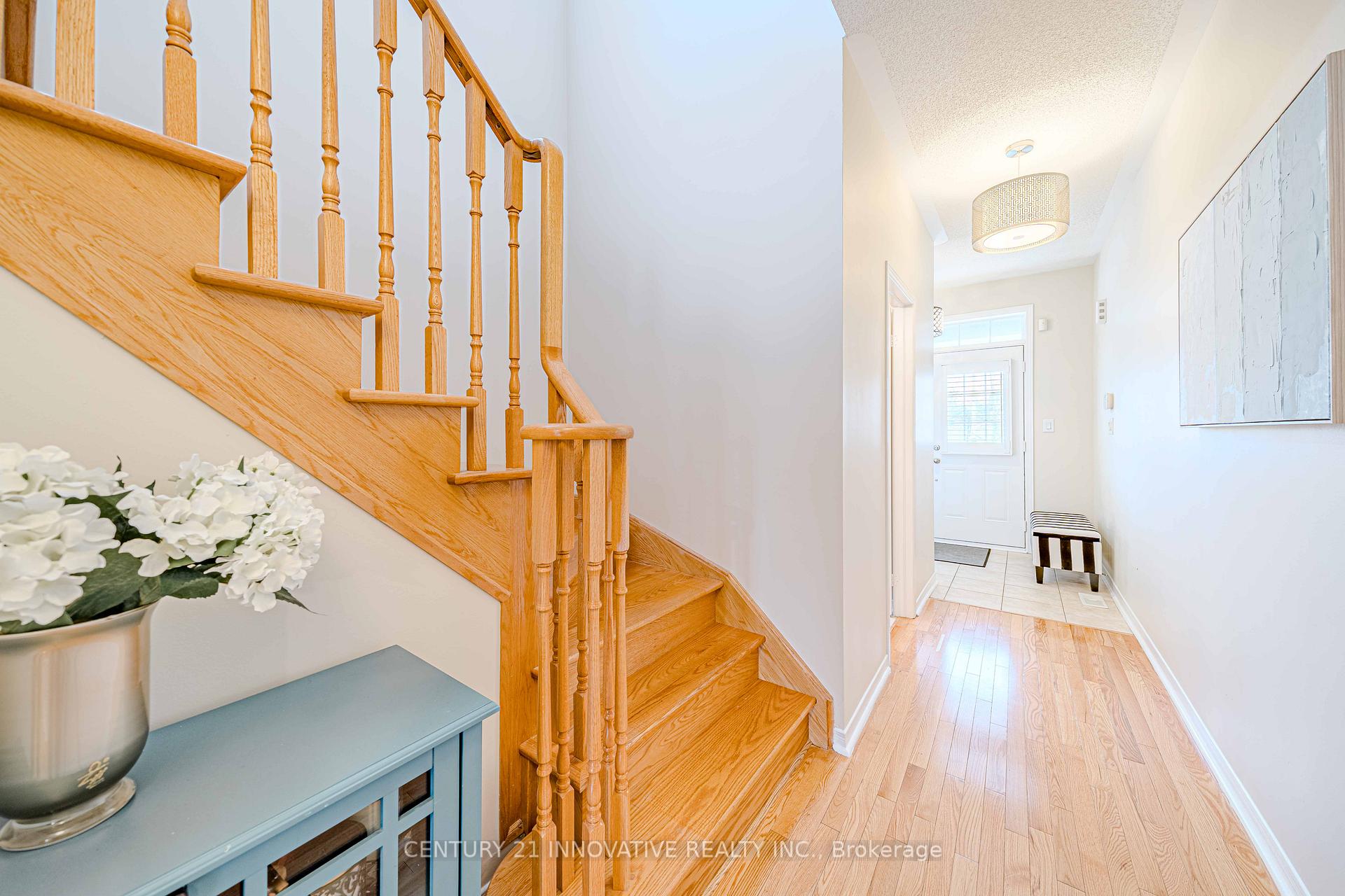 Photo 6 of 68 Gentile Circle W, Vaughan, Elder Mills — HOMEH
