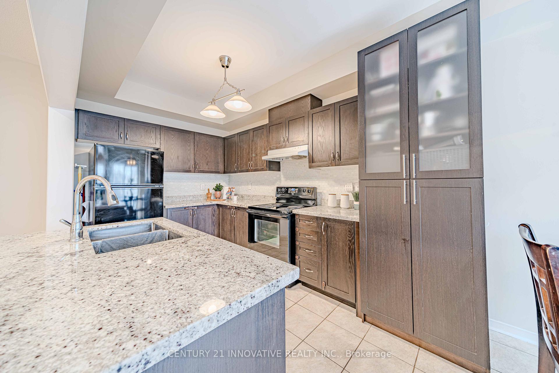 Photo 11 of 68 Gentile Circle W, Vaughan, Elder Mills — HOMEH