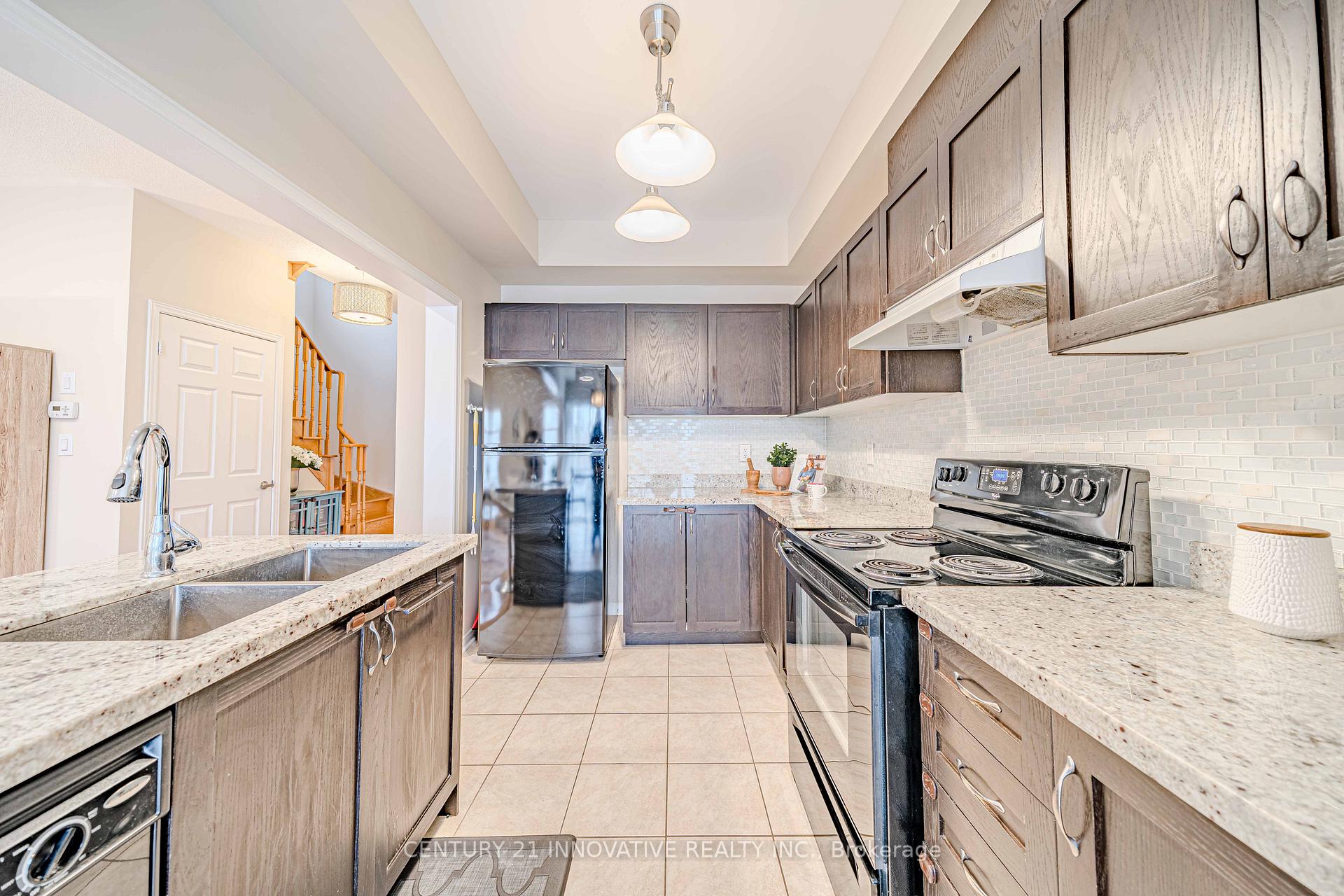 Photo 13 of 68 Gentile Circle W, Vaughan, Elder Mills — HOMEH
