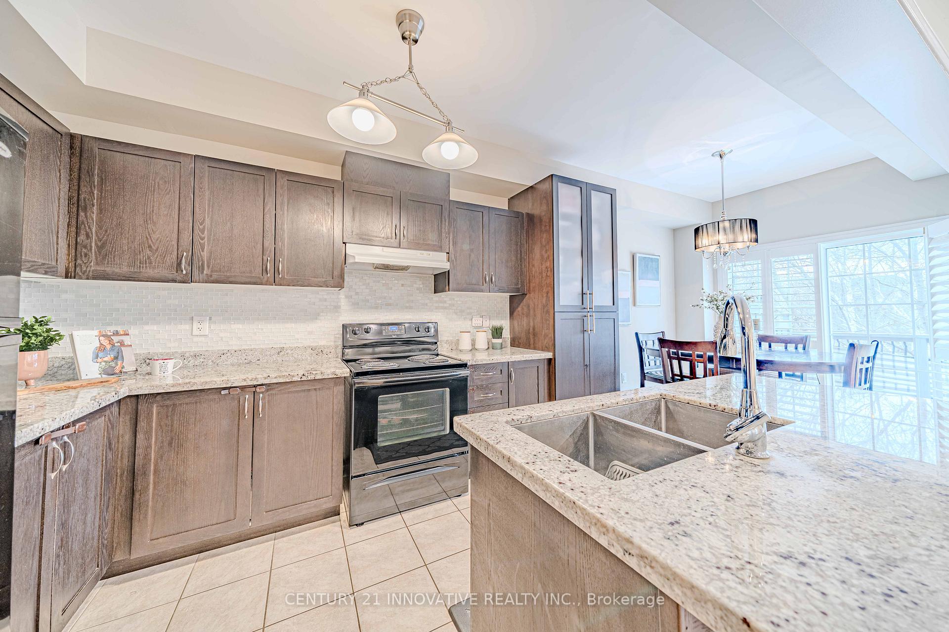 Photo 14 of 68 Gentile Circle W, Vaughan, Elder Mills — HOMEH