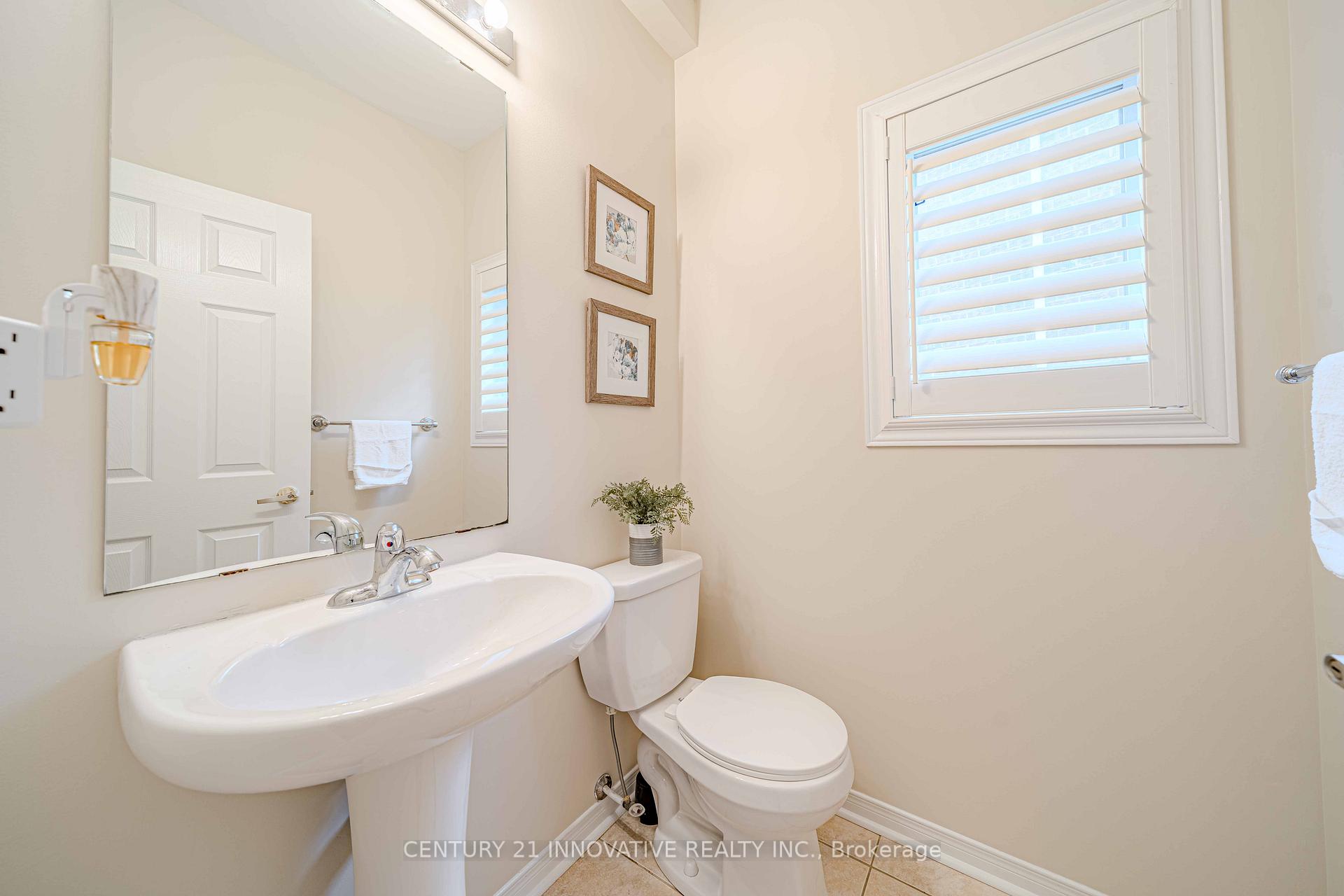 Photo 16 of 68 Gentile Circle W, Vaughan, Elder Mills — HOMEH