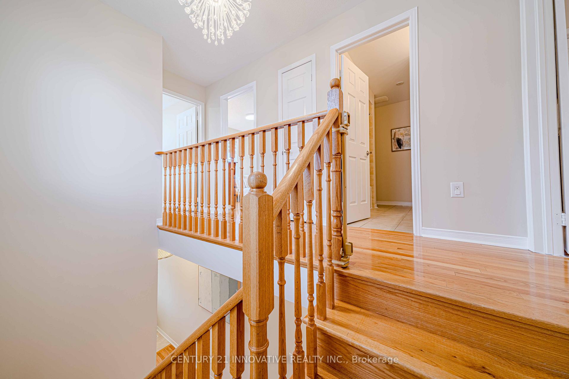 Photo 17 of 68 Gentile Circle W, Vaughan, Elder Mills — HOMEH