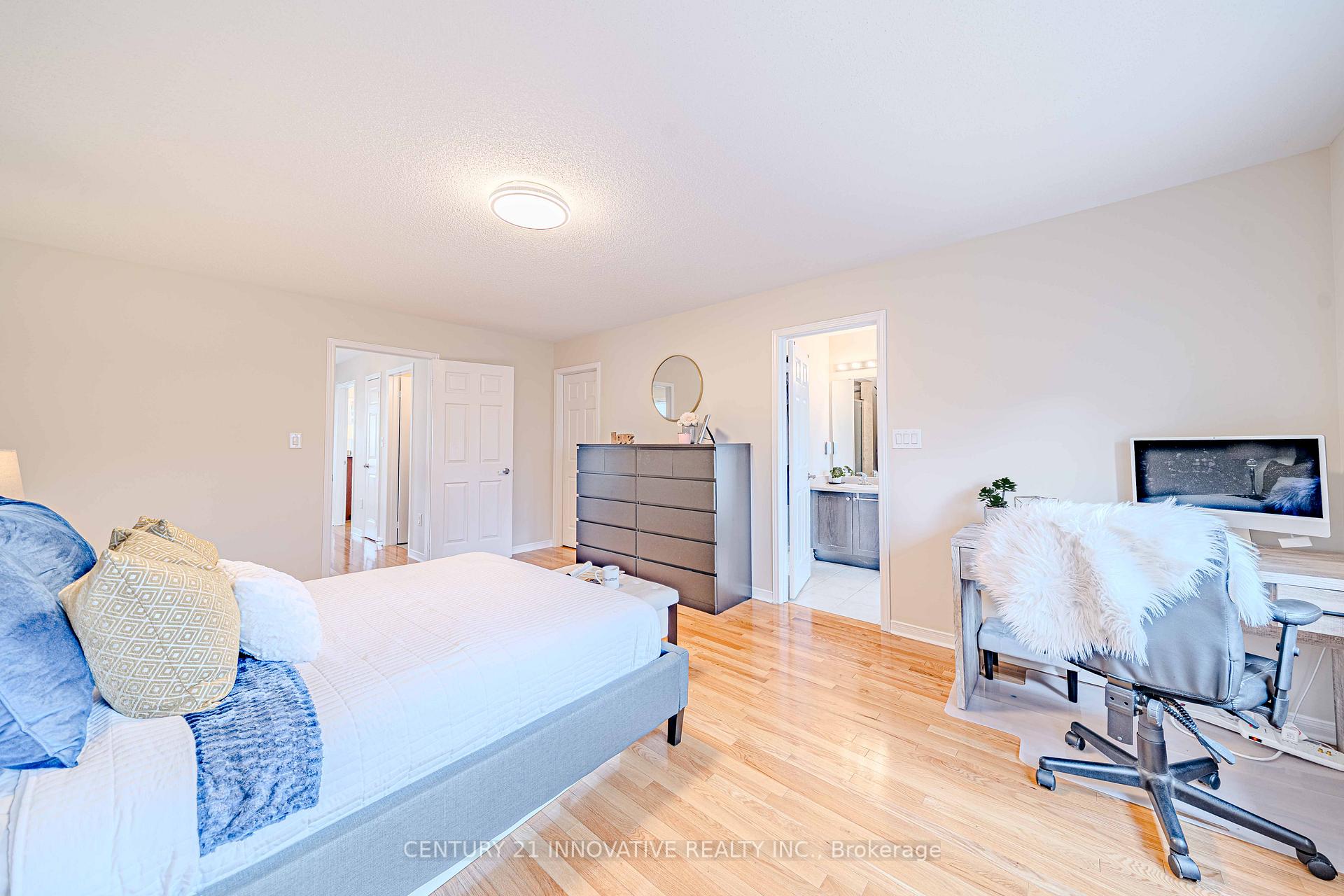 Photo 23 of 68 Gentile Circle W, Vaughan, Elder Mills — HOMEH