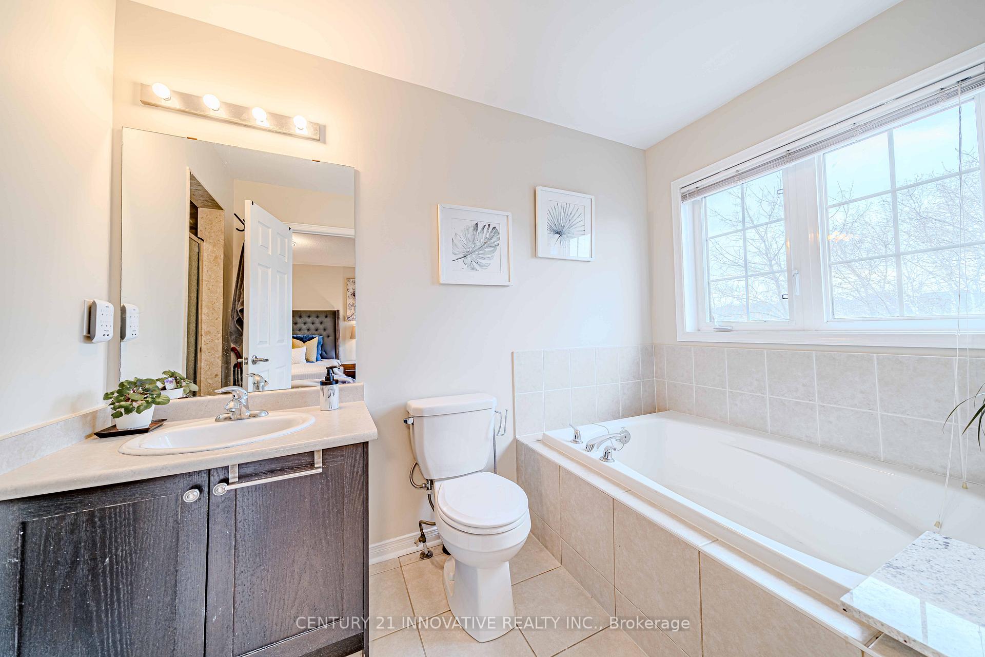 Photo 24 of 68 Gentile Circle W, Vaughan, Elder Mills — HOMEH