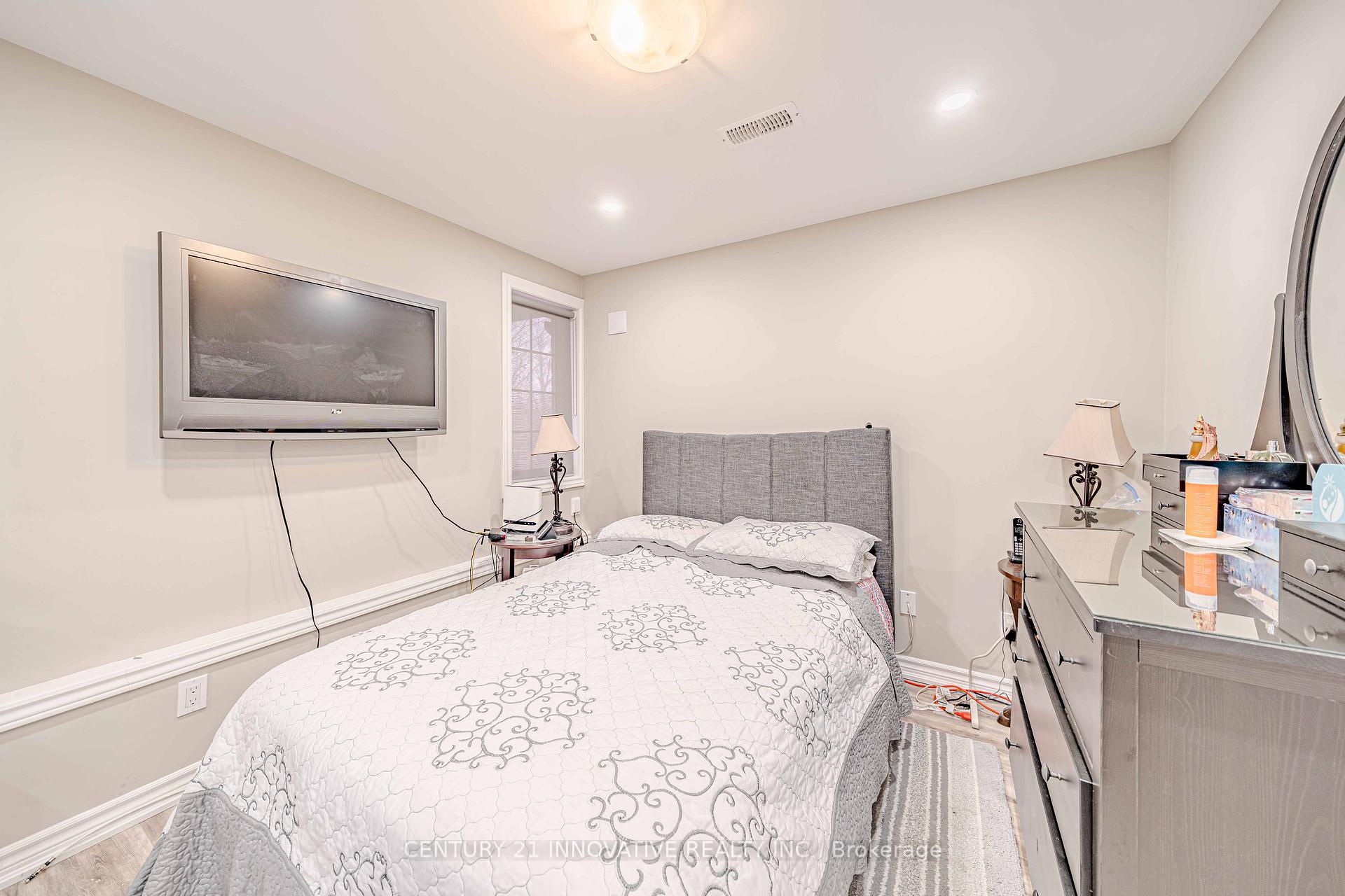 Photo 36 of 68 Gentile Circle W, Vaughan, Elder Mills — HOMEH