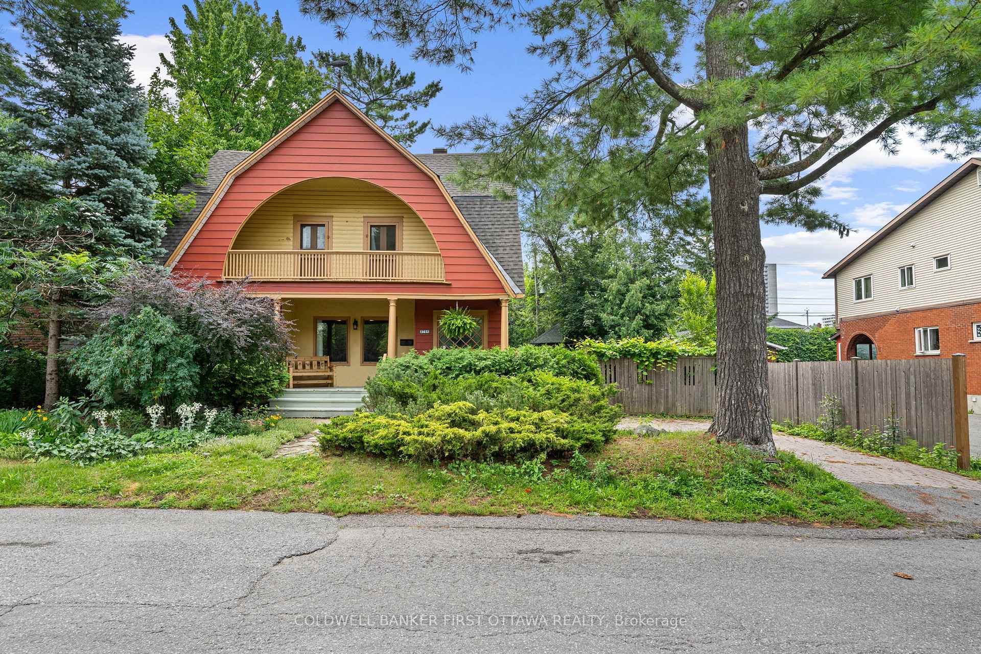 Front of 2704 Don Street
