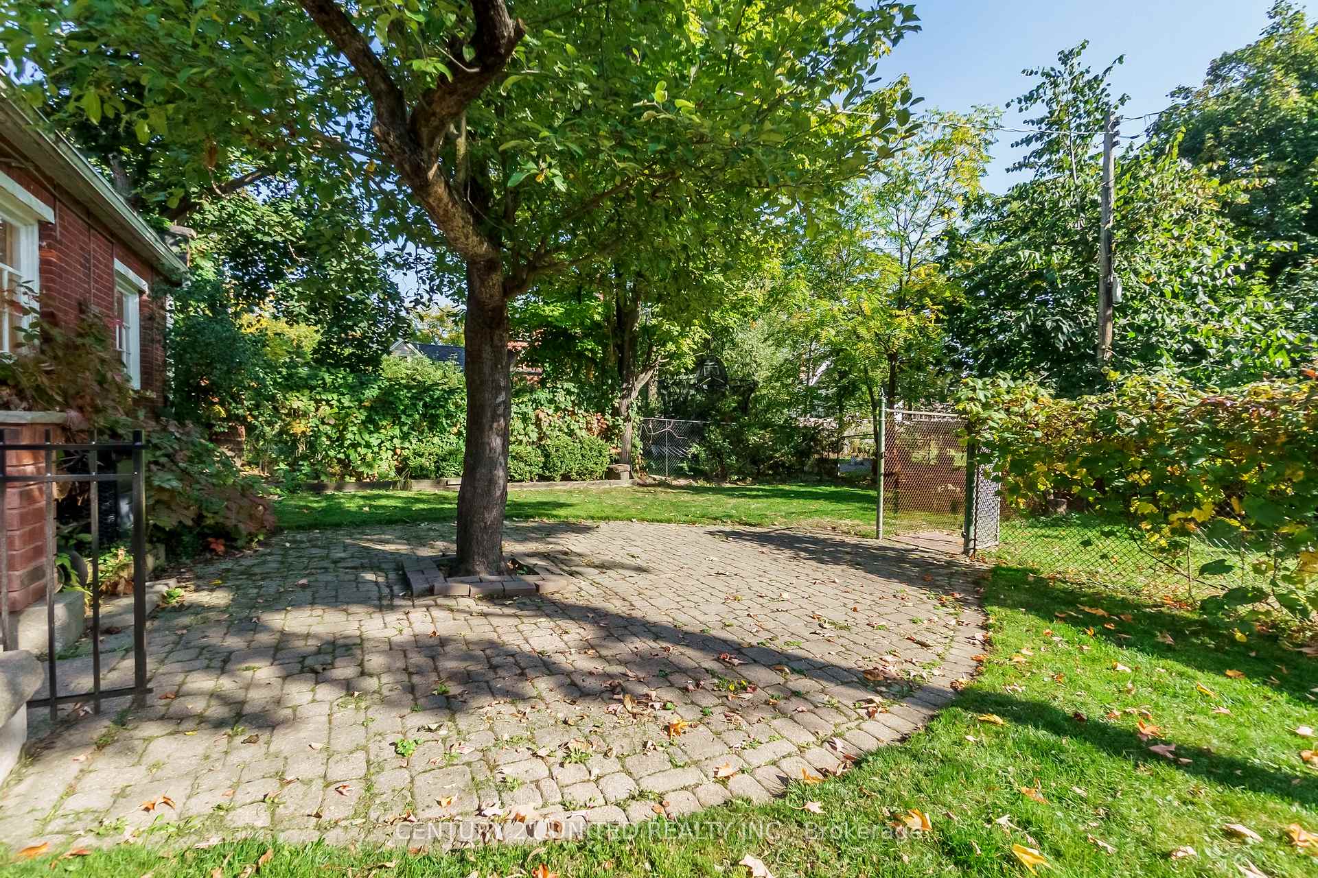 Photo 4 of 463 Hunter Street W, Peterborough, Town Ward 3 — HOMEH