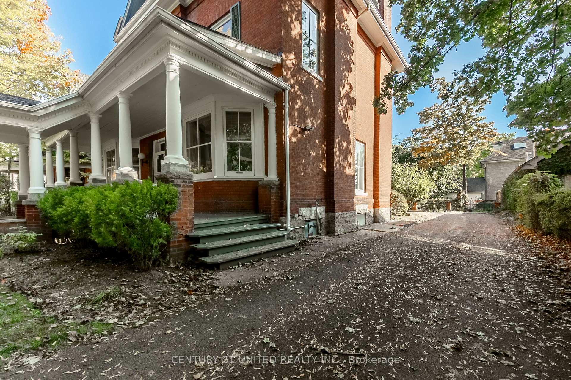 Photo 6 of 463 Hunter Street W, Peterborough, Town Ward 3 — HOMEH