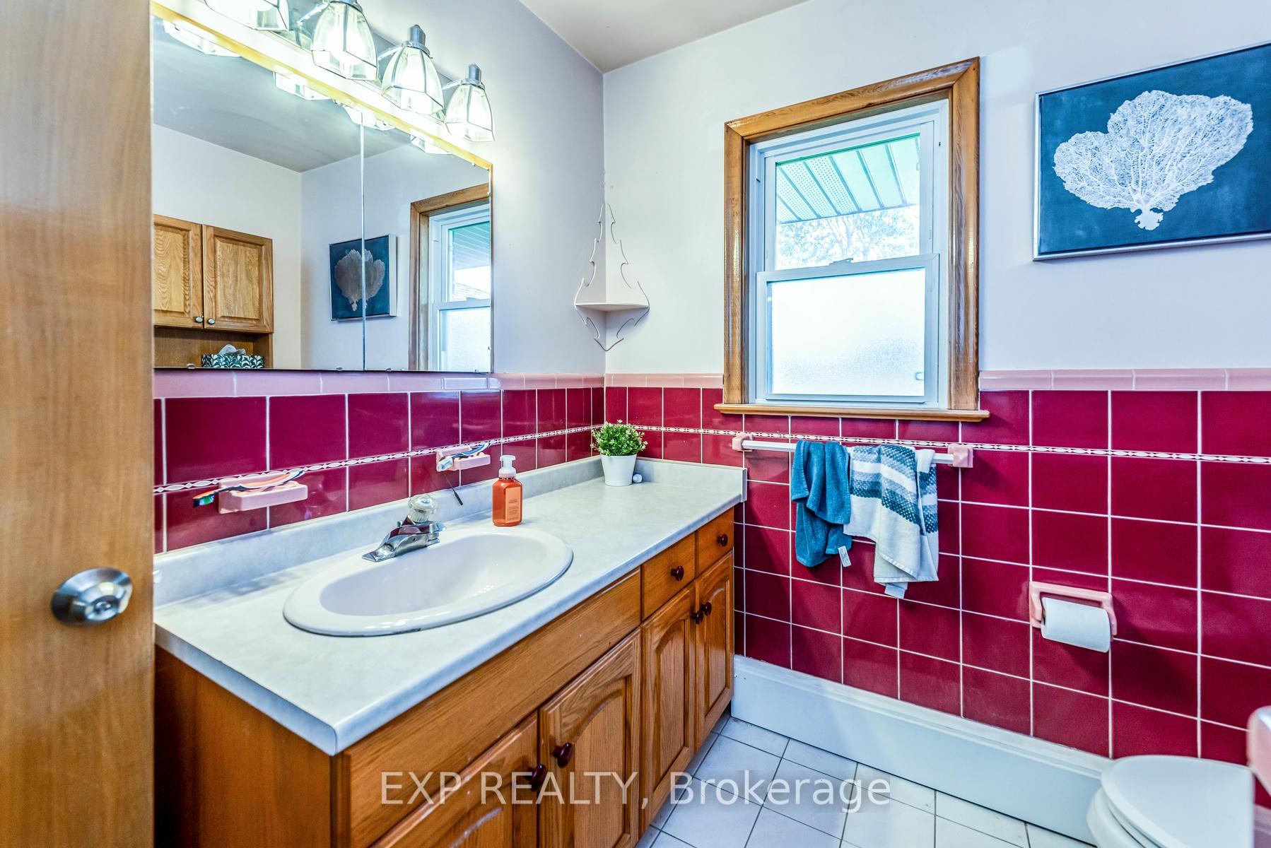 Photo 15 of 54 Third Street, Welland, Lincoln/Crowland — HOMEH
