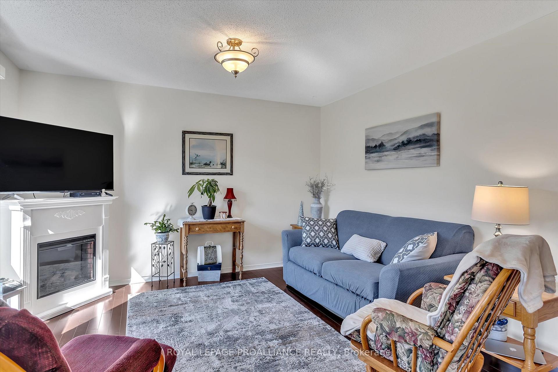 Photo 3 of 1269 Eagle Crescent, Peterborough, Monaghan Ward 2 — HOMEH