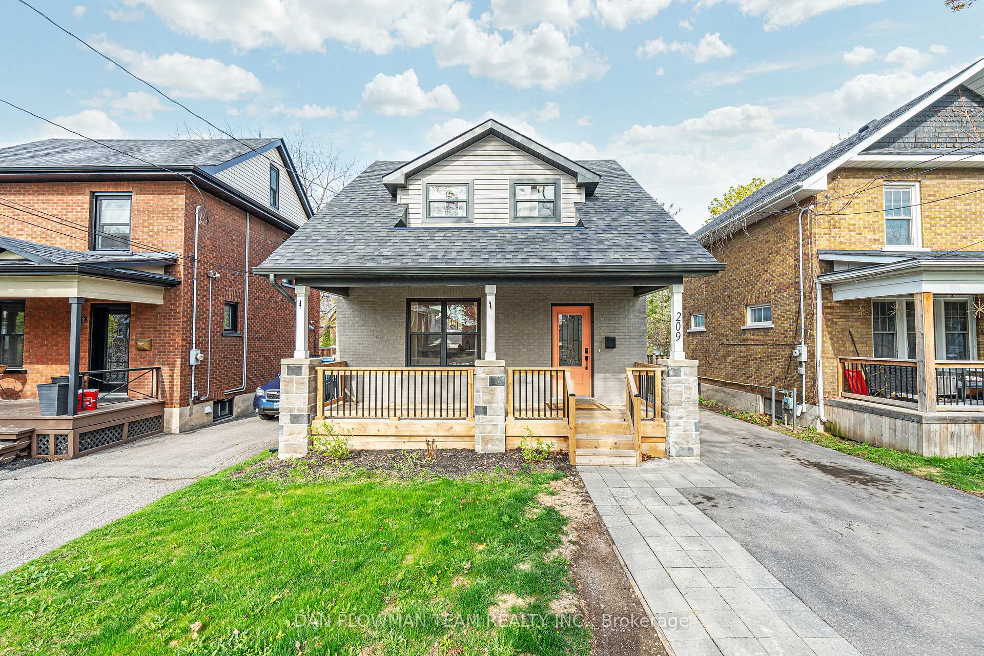 Photo 2 of 209 Oshawa Boulevard N, Oshawa, O'Neill — HOMEH