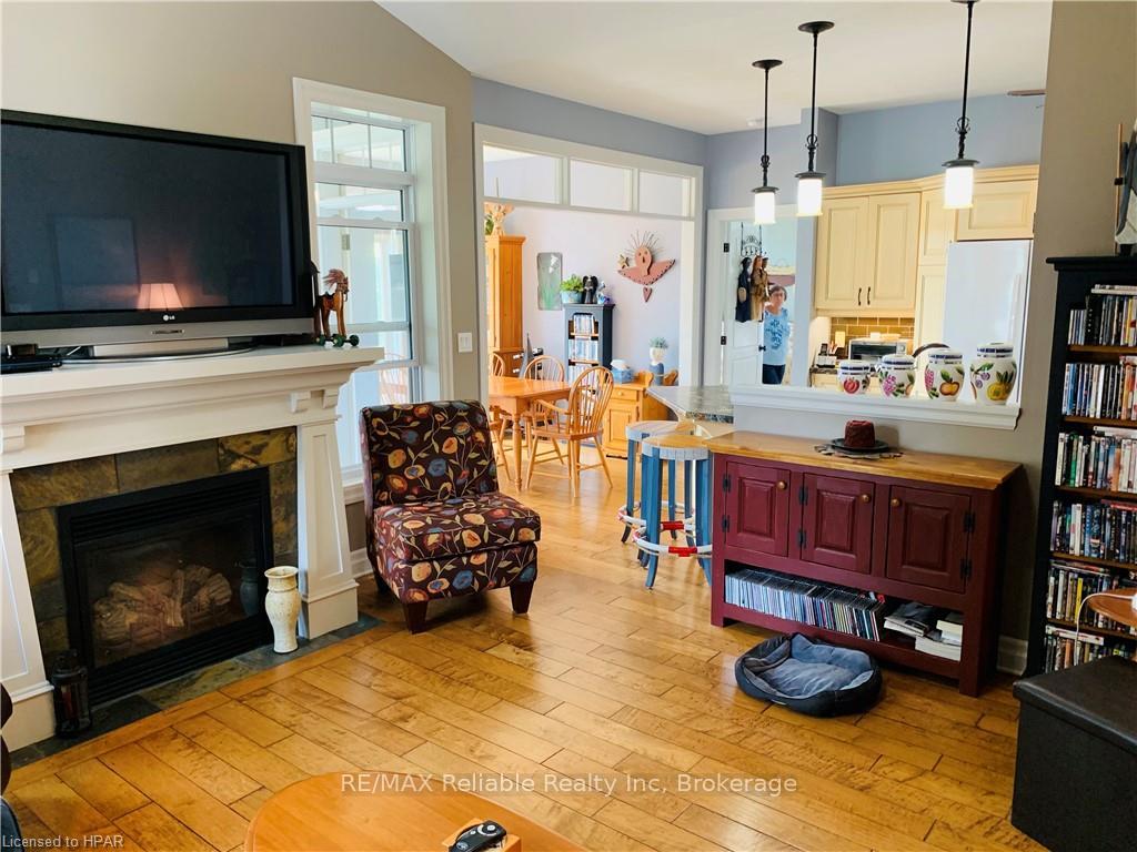 Photo 5 of 22 Thimbleweed Drive, Bluewater, Bayfield — HOMEH